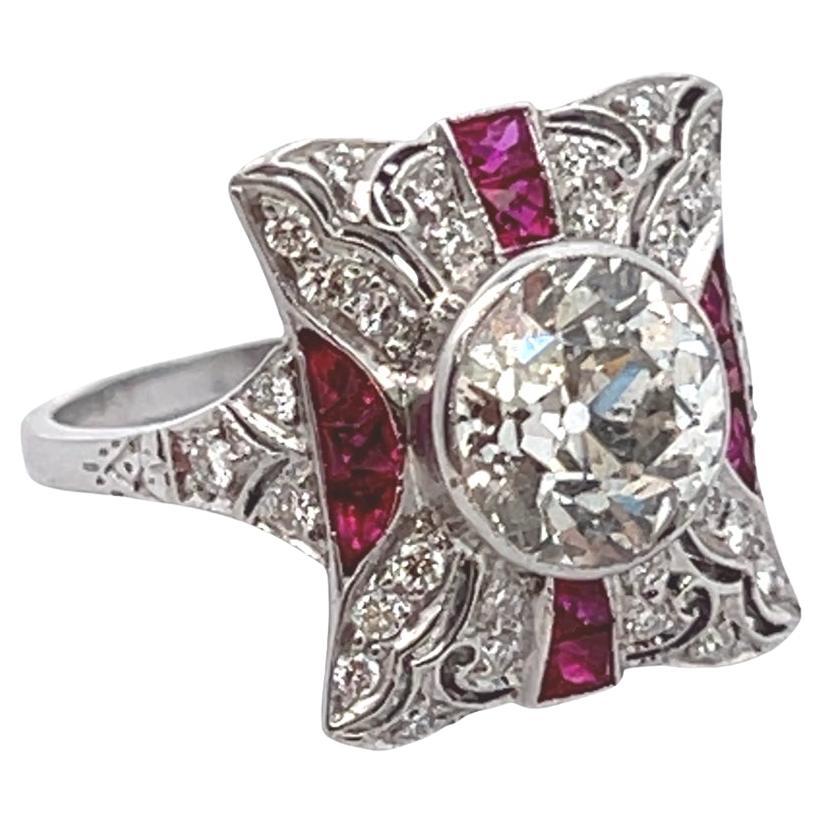 Anello Art Deco con rubino e diamanti

Anello in platino con rubino e diamante incastonato con un diamante taglio old mine di circa 2,63 carati

Pesi approssimativi: 
Diamante Old Mine Cut: 2,63 carati
Rubini: .38 carati 
Diamanti taglio rotondo: