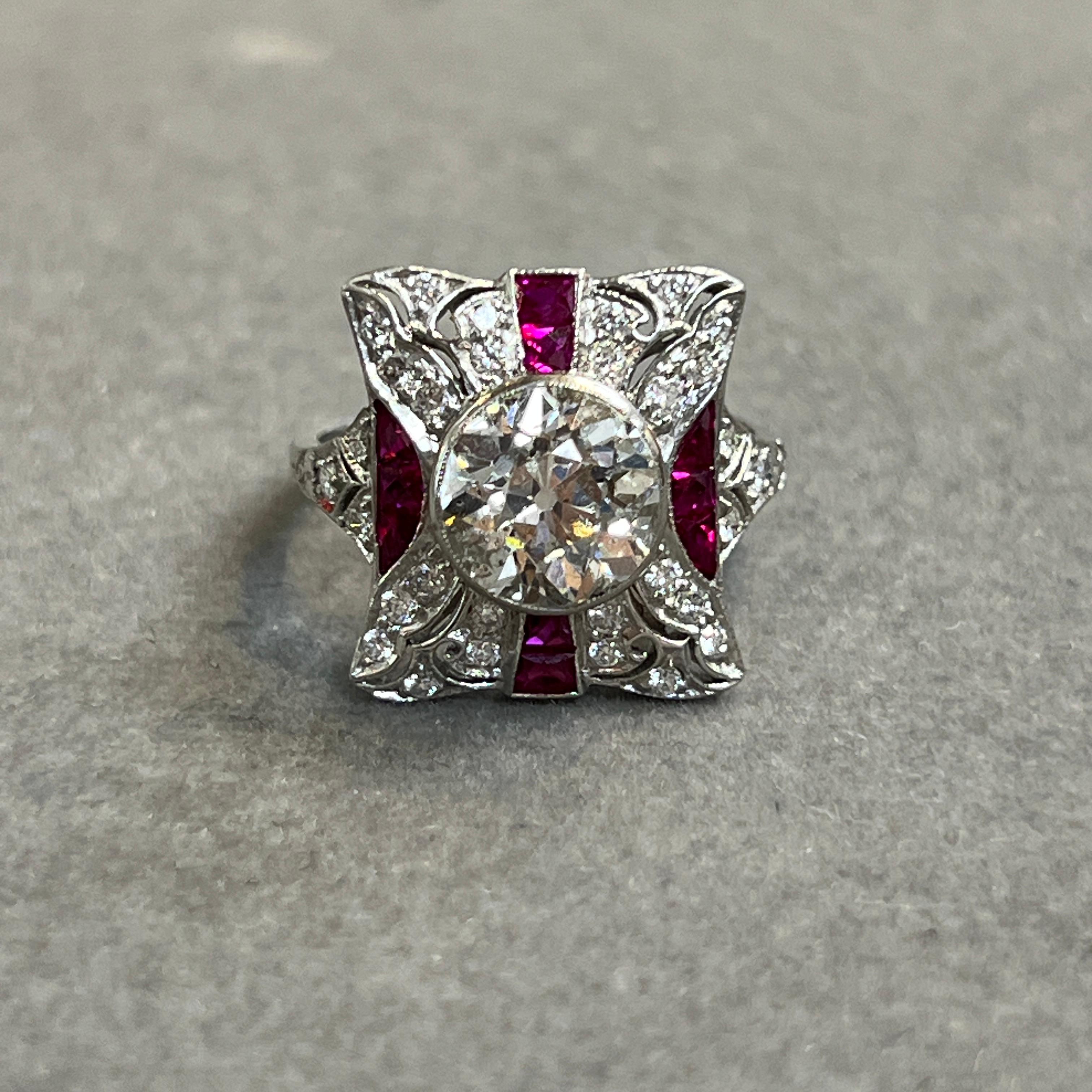 Donna Anello Art Deco con rubino e diamanti in vendita