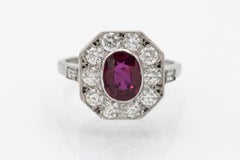 Anello Art Deco con rubino e diamanti, Gran Bretagna, metà del XX secolo.