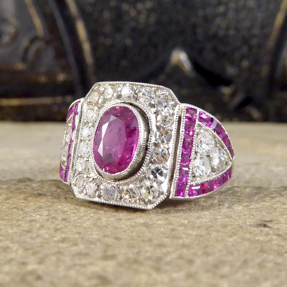 Art-Déco-Ring mit Rubin und Diamant in Platin und Originalverpackung im Zustand „Gut“ in Yorkshire, West Yorkshire