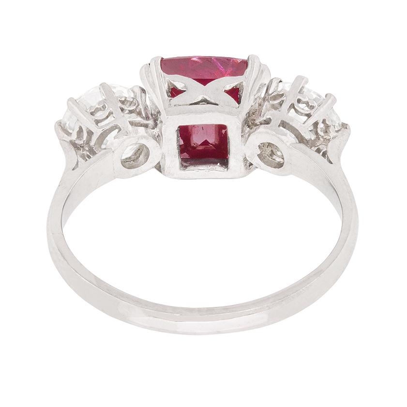 Art Deco Ruby and Diamond Three-Stone Ring, circa 1920s In Excellent Condition In London, GB