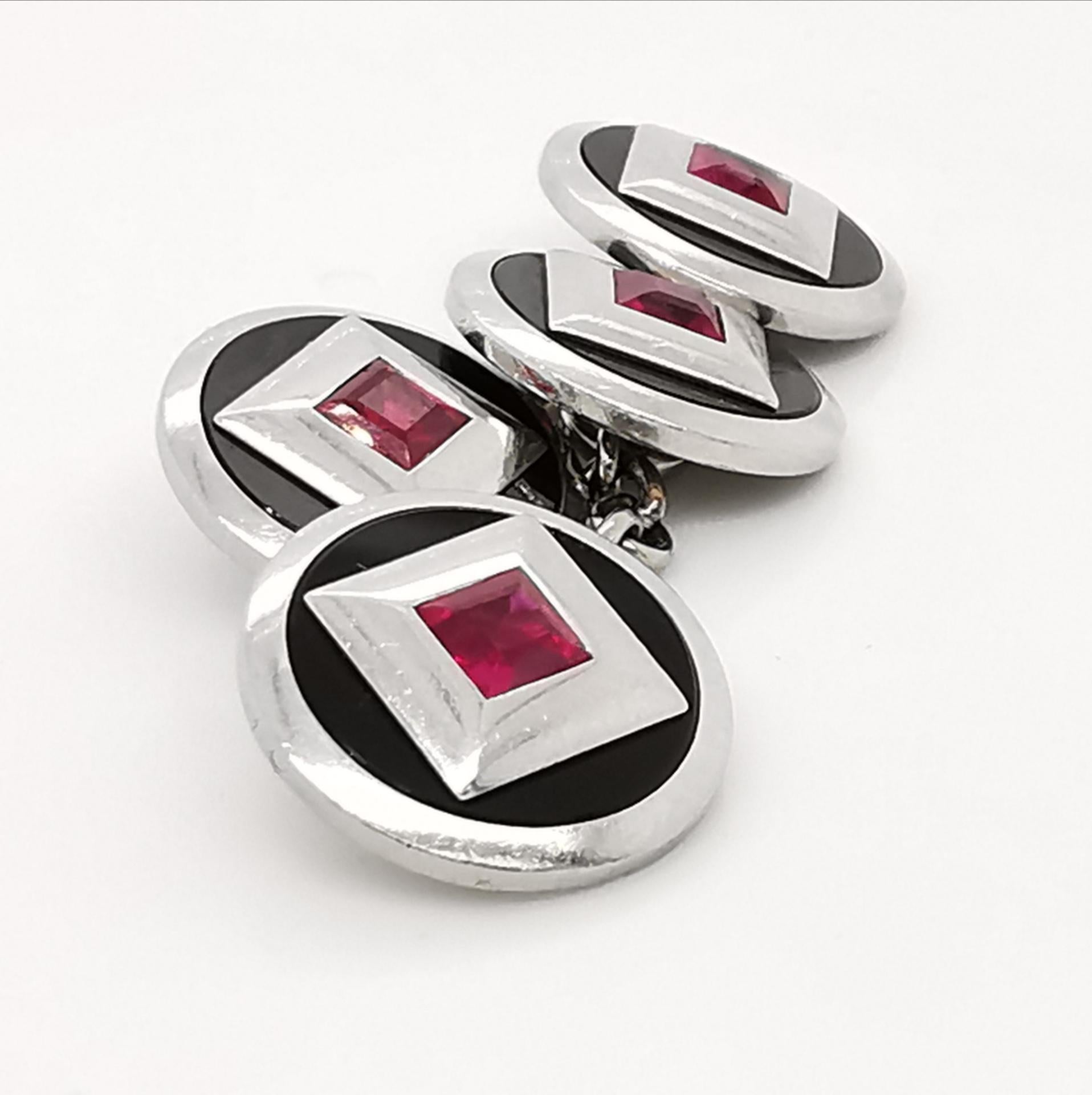 Art Deco Ruby and Onyx Platinum Cufflinks, circa 1930 In Good Condition For Sale In London, GB