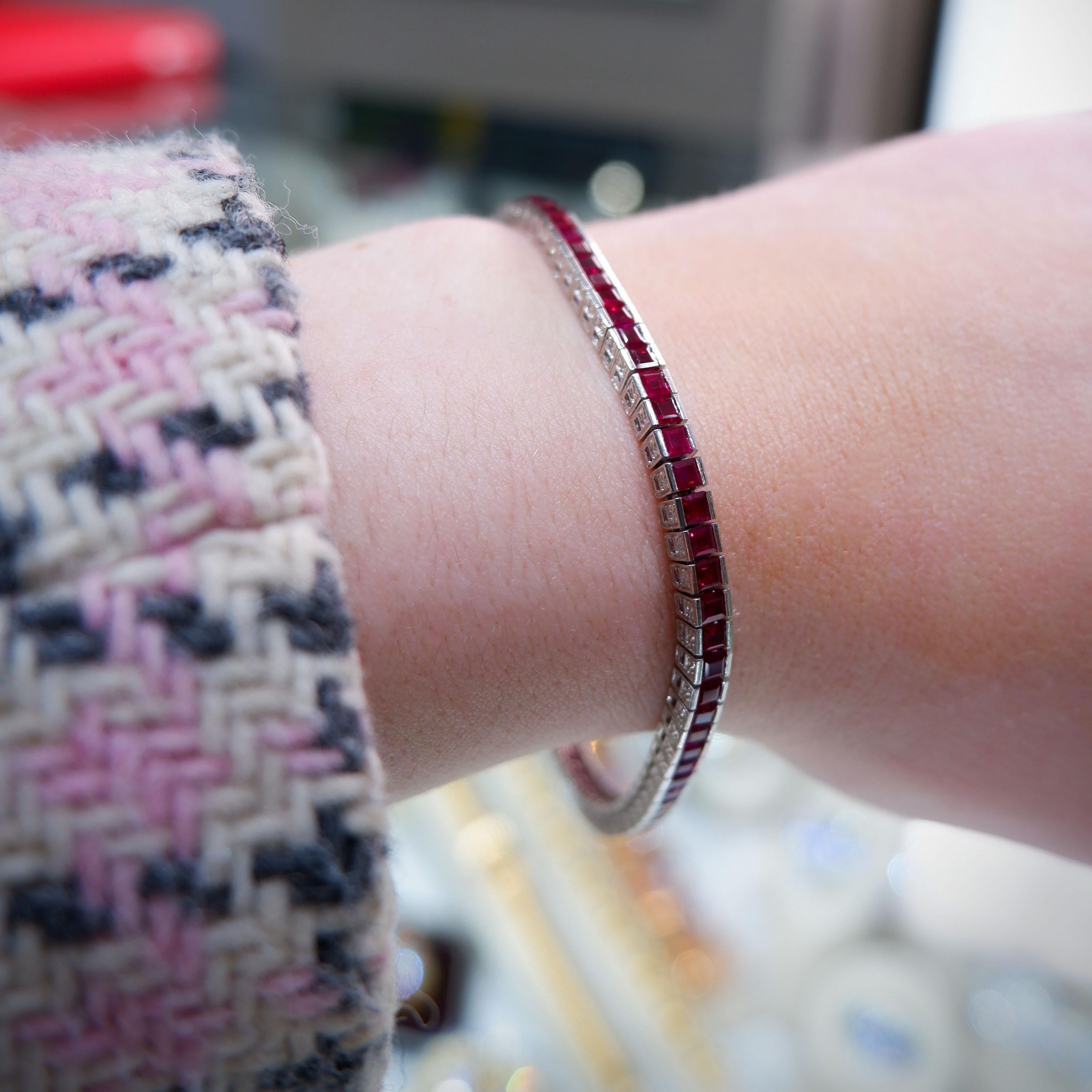 Art Deco Ruby And Platinum Line Bracelet, Circa 1935, 5.04 Carats In Good Condition For Sale In London, GB