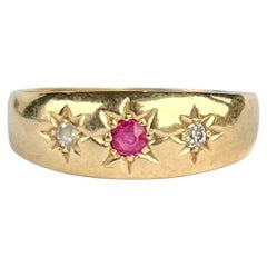Anillo Art Decó Rubí y Diamante Oro 18 Quilates Engaste Estrella