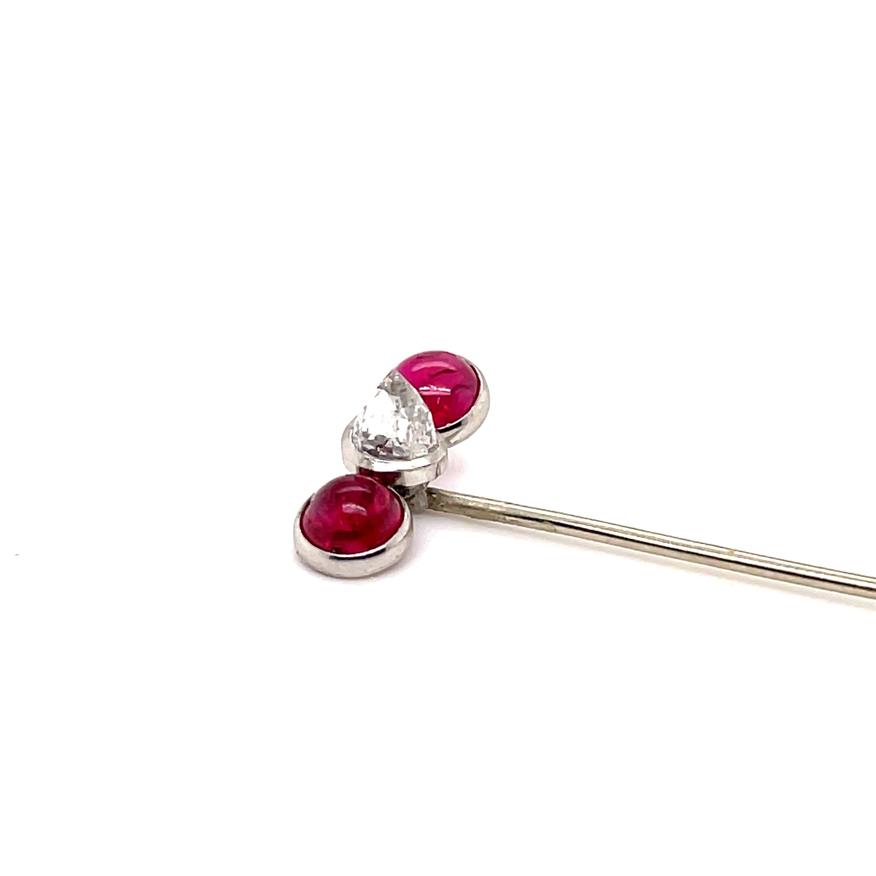 Art Deco Ruby Cabochon and Pyramid Diamond Tie Pin, ca. 1930s

An elegant French Art Deco pin set with two bright natural Burmese ruby cabochons (ca. 1 carats) and centring an unusual high domed pyramid shaped diamond (ca. 0.8 carats).

French