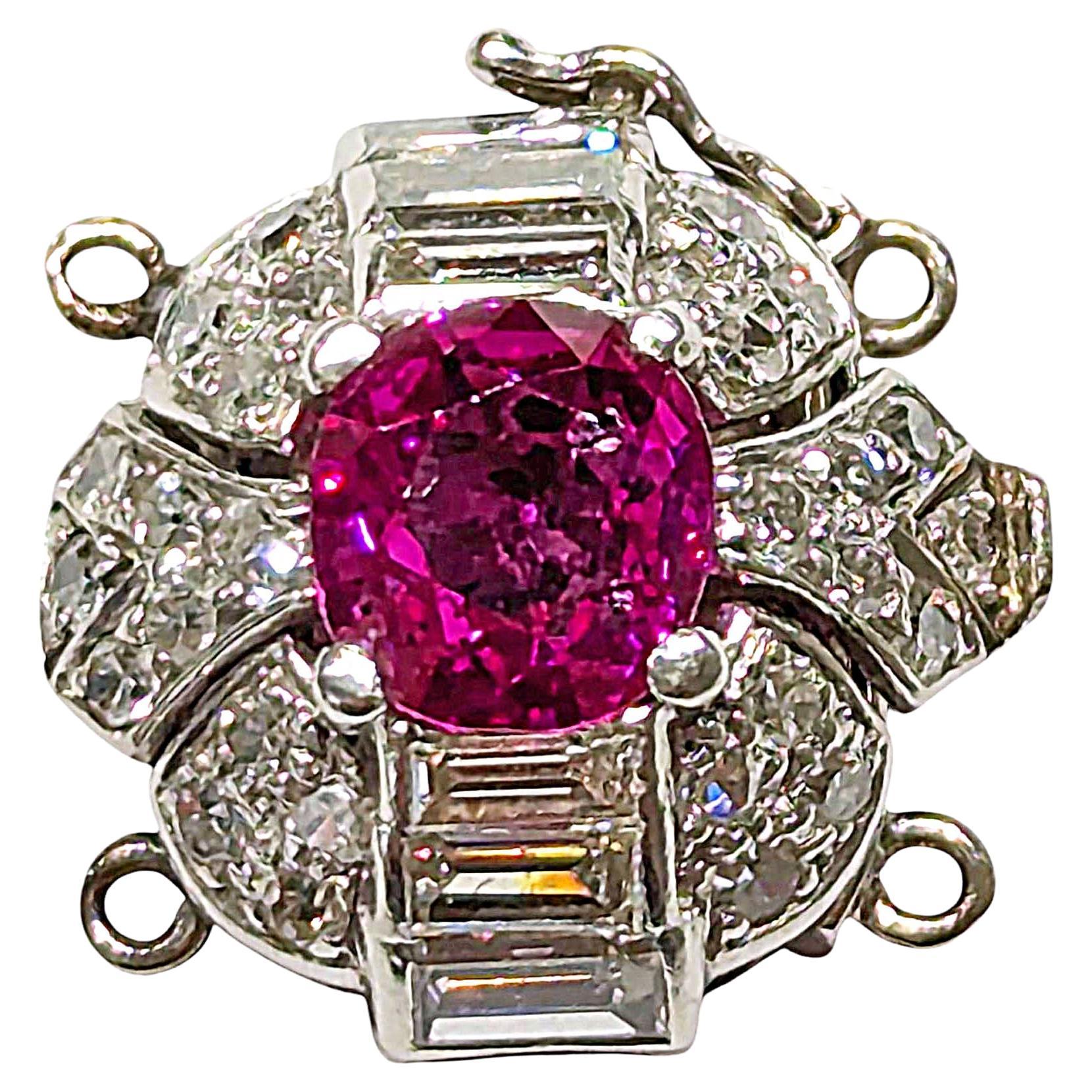 Art-Déco-Schließe mit Rubin, Diamant und Platin, CIRCA 1930