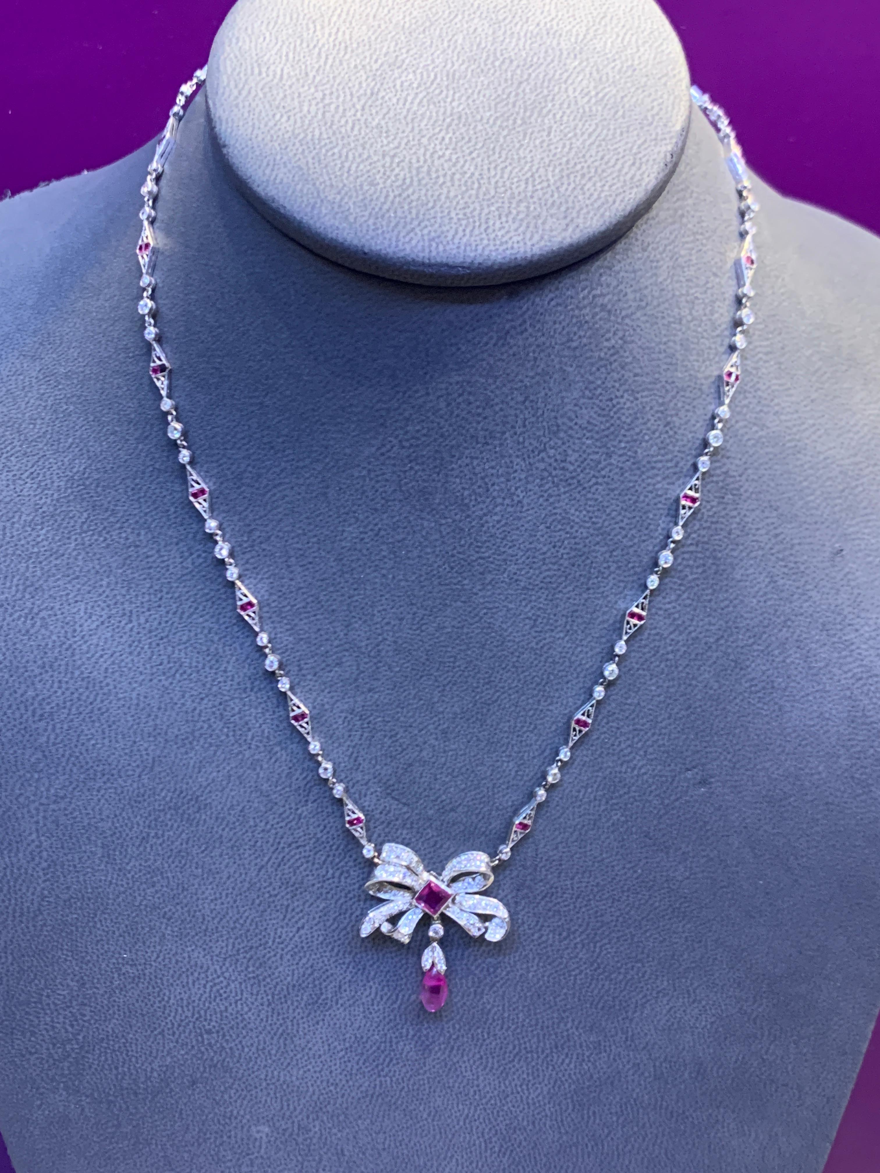 Collana a fiocco con rubini e diamanti in stile Art Déco in vendita 1