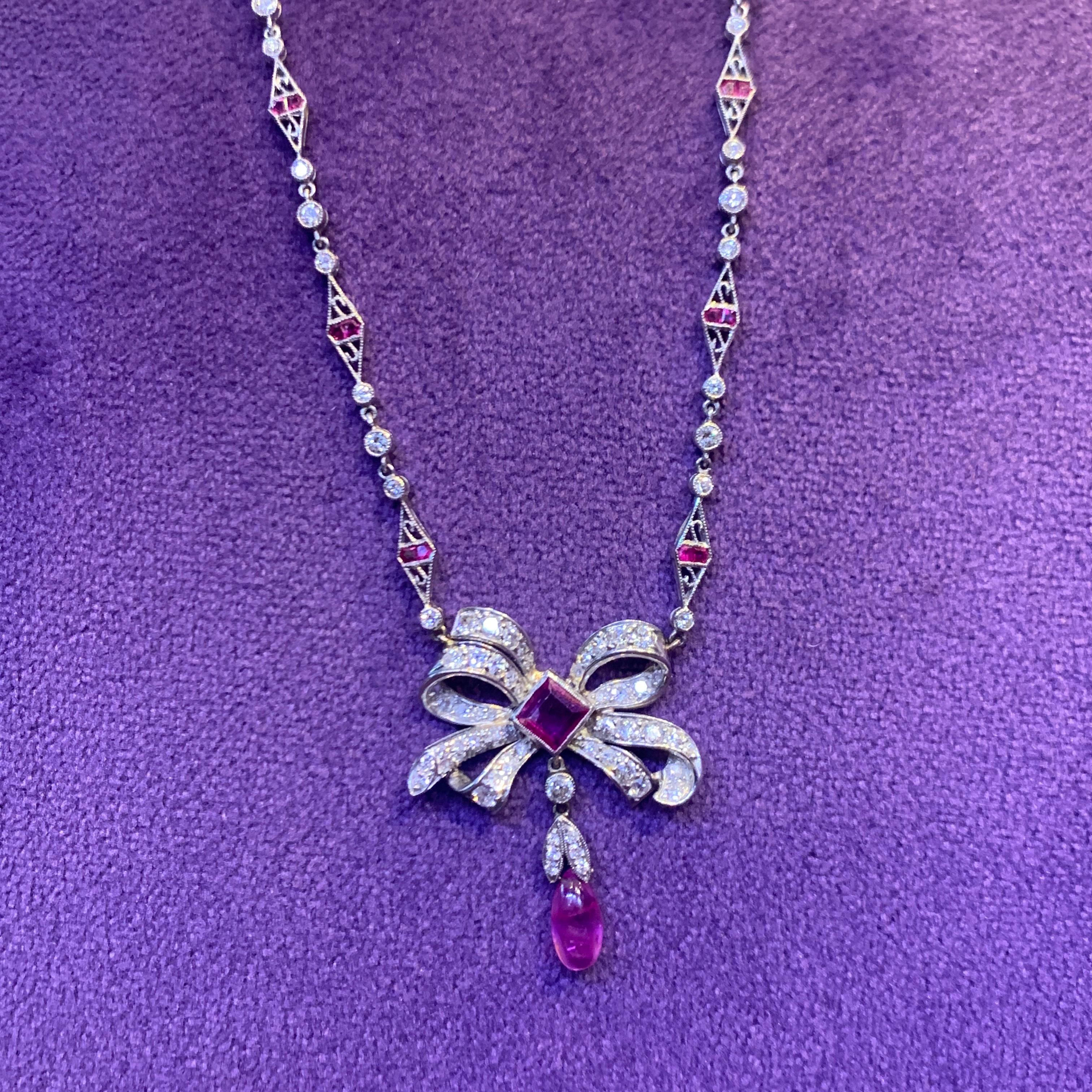 Collana a fiocco con rubini e diamanti in stile Art Déco in vendita 2