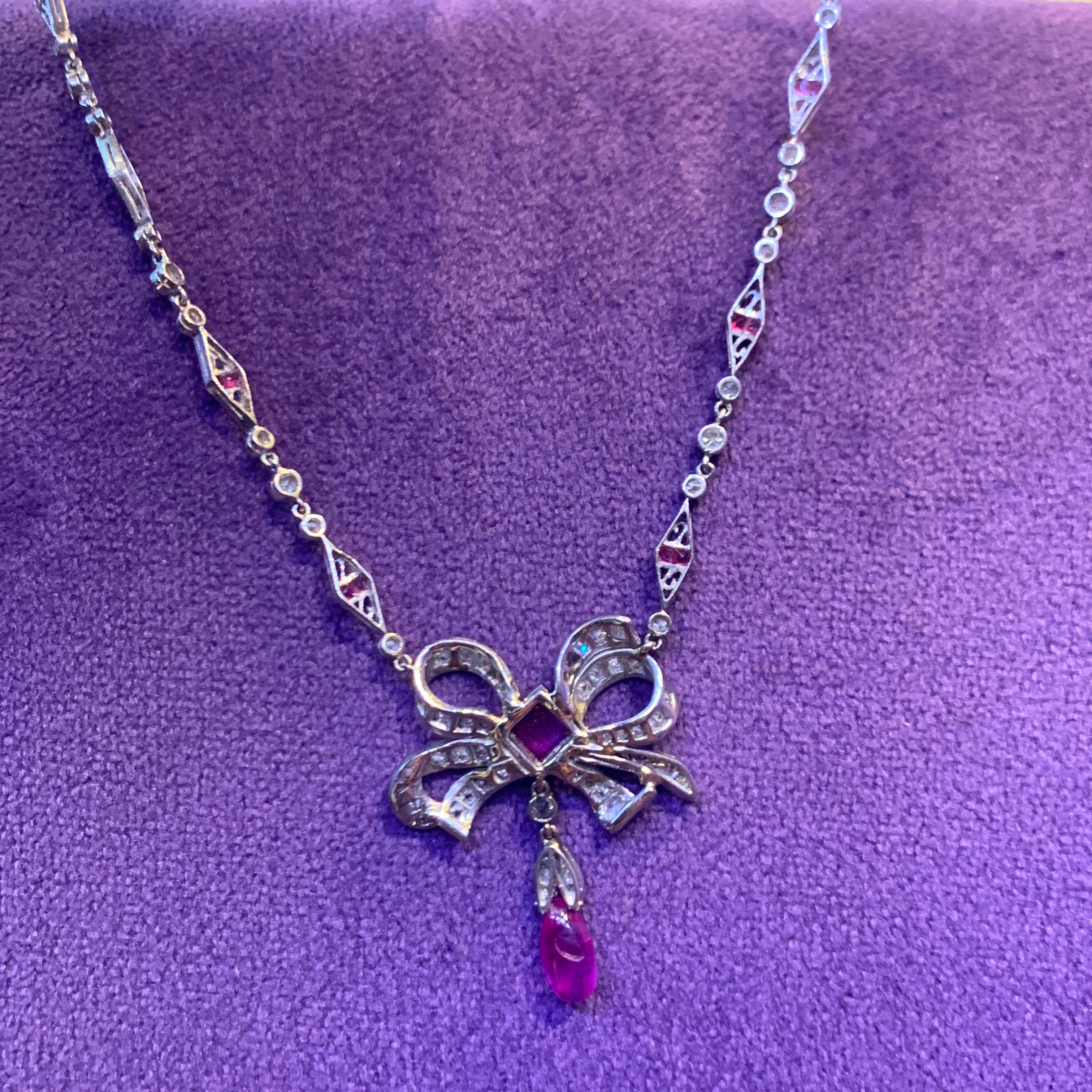 Collana a fiocco con rubini e diamanti in stile Art Déco in vendita 3