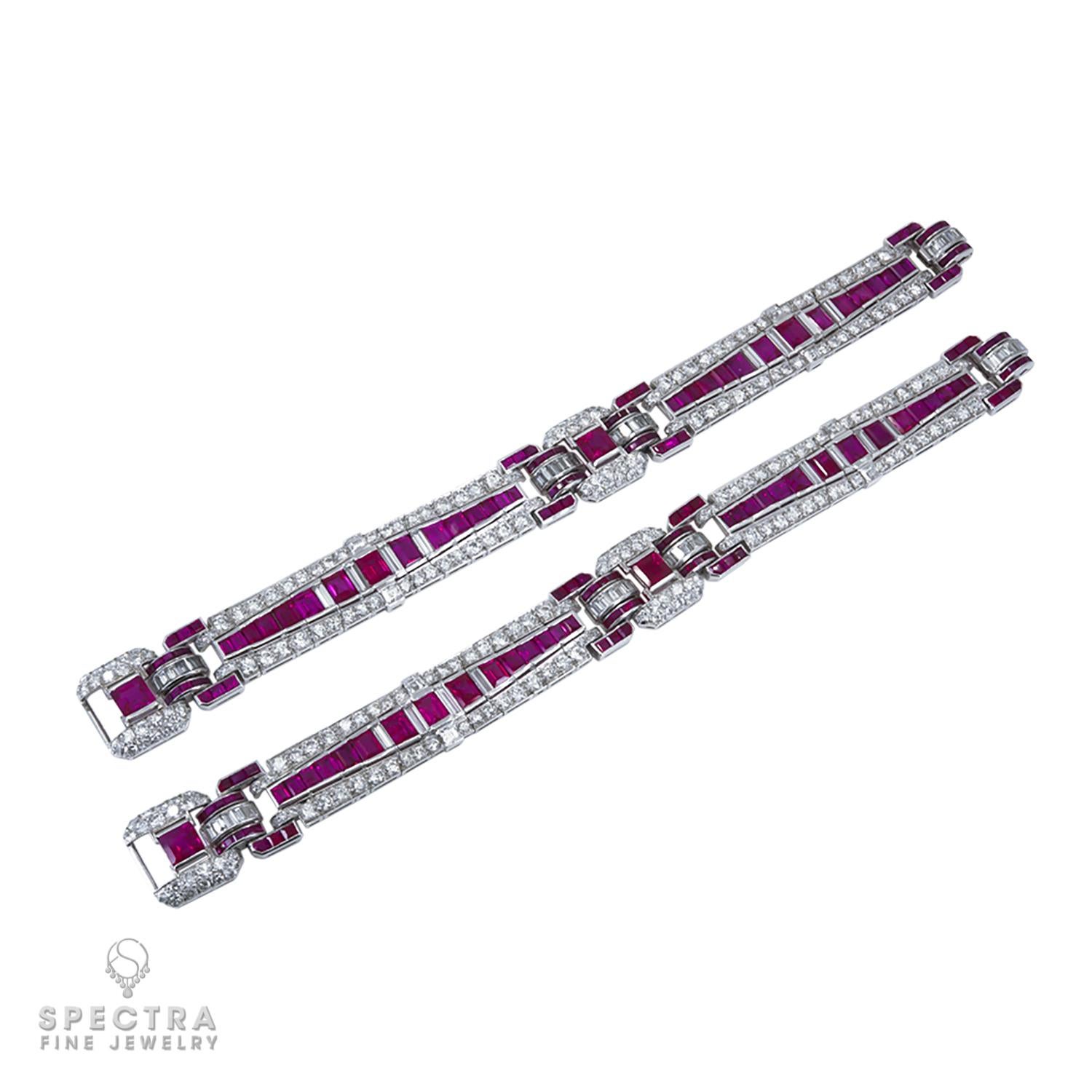 Art Deco Ruby Diamond Bracelet Pair in Platinum, circa 1925 en Bueno estado para la venta en New York, NY