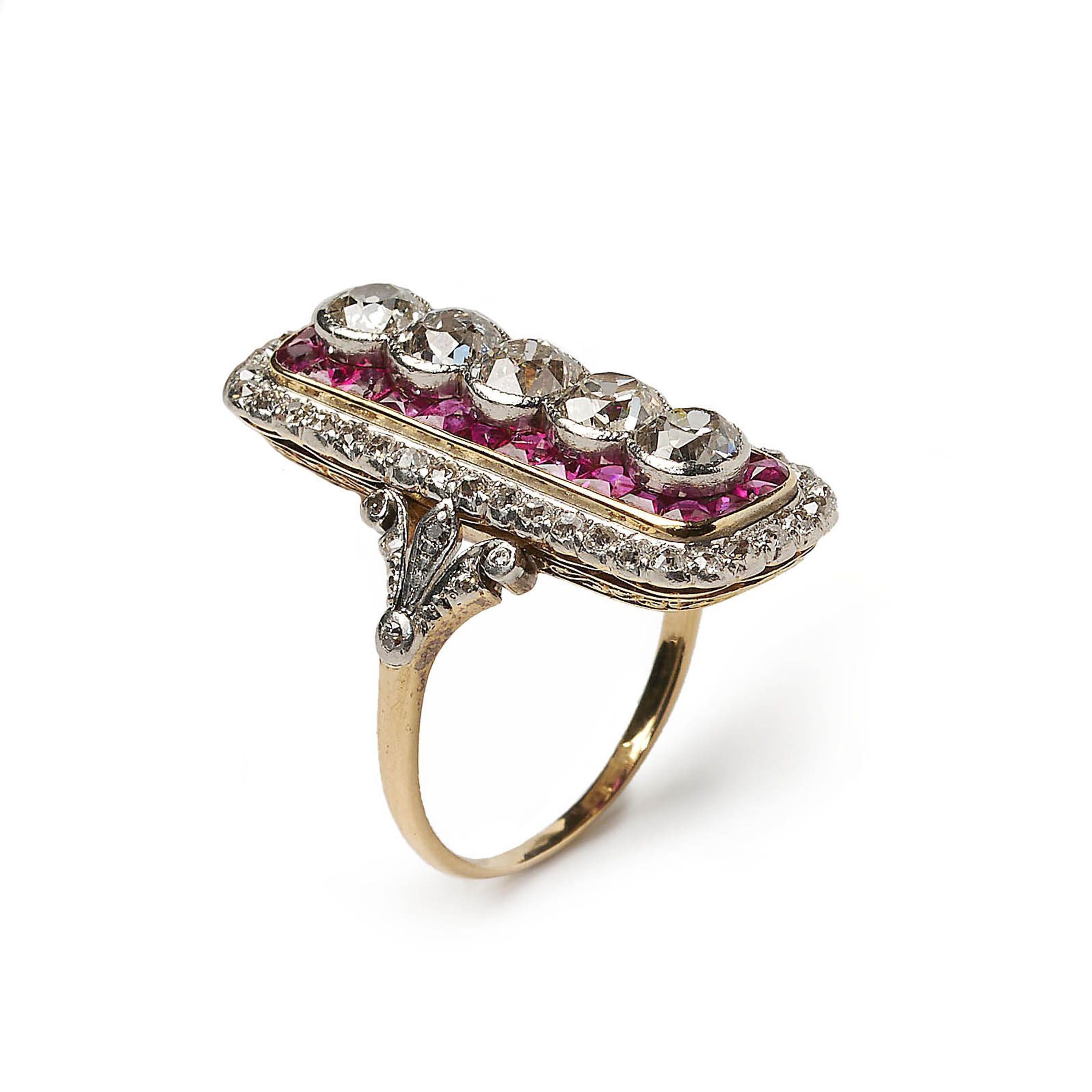 Art Deco Ruby, Diamond, Gold and Platinum Plaque Ring, circa 1920 In Good Condition For Sale In London, GB