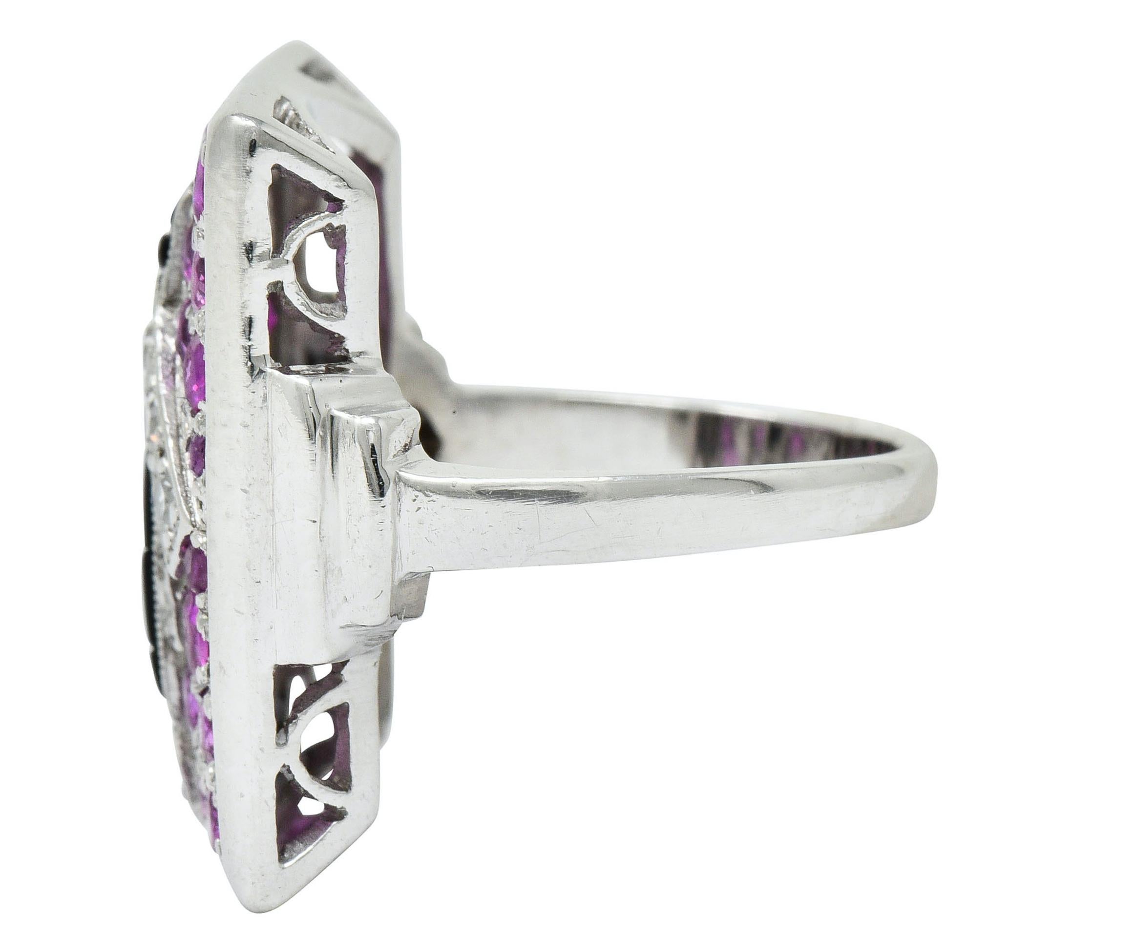 Art Deco Rubin Diamant Onyx Platin Sternzeichen Schütze Ring im Zustand „Hervorragend“ in Philadelphia, PA