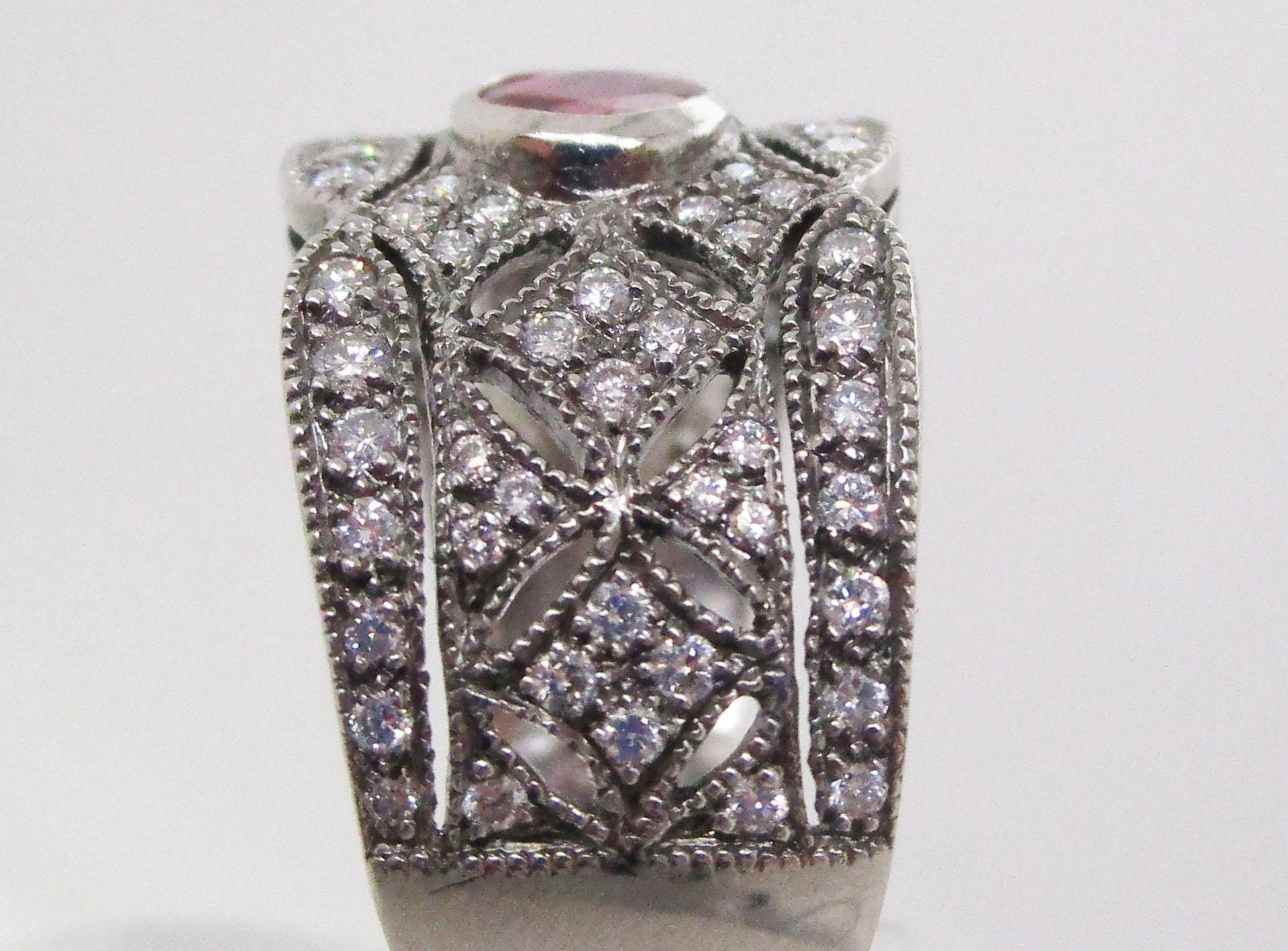 Art Deco Style Ruby Diamond Platinum Filigree Band In Excellent Condition In Lexington, KY