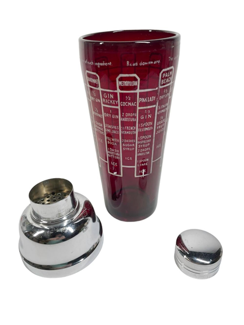 Art Deco Rubinglas 16 Rezept-Cocktail-Shaker mit gewölbtem Chrom-Deckel (Art déco) im Angebot