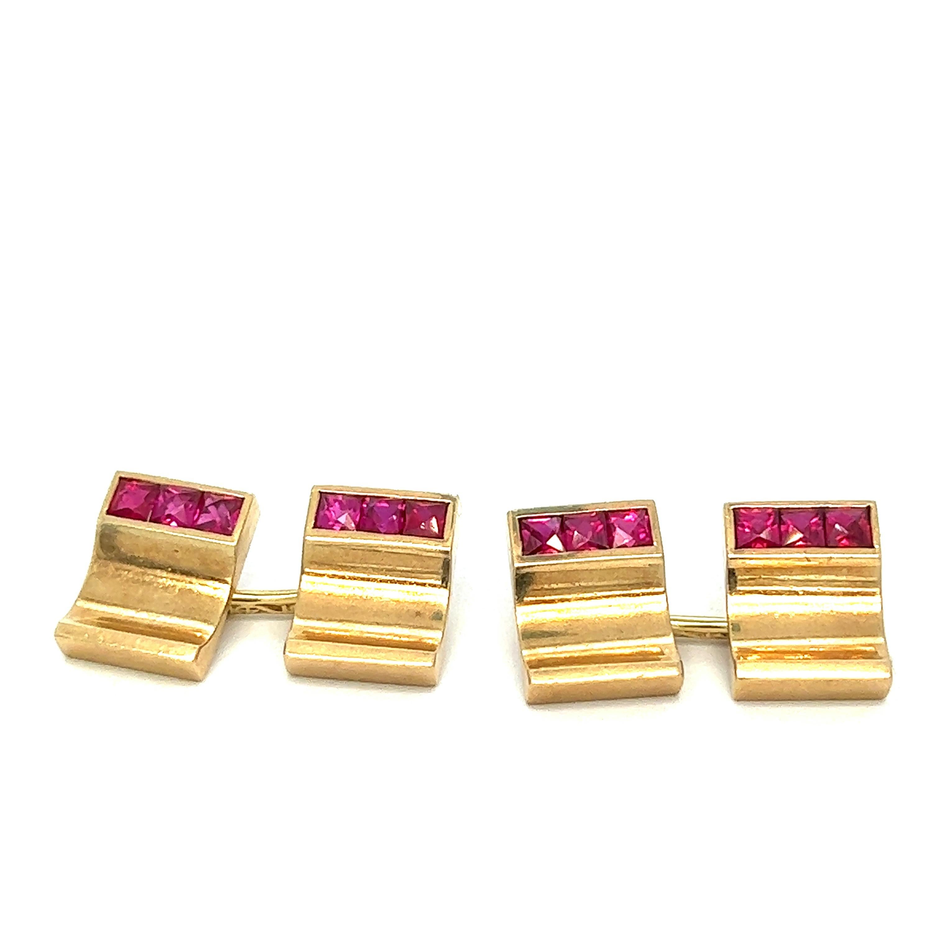 Boutons de manchette Art déco en or rubis 

Magnifiques pierres en rubis serties sur de l'or jaune 14 carats

Taille : largeur 13 mm, longueur 10 mm
Poids total : 15,4 grammes