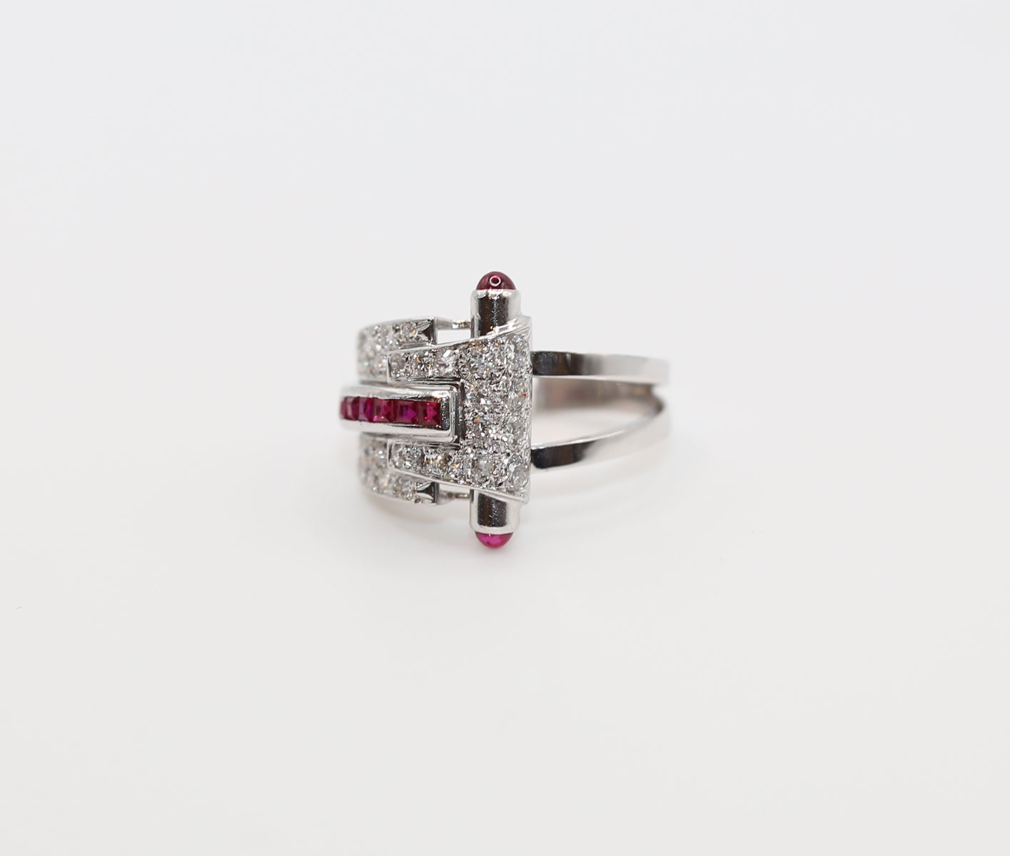 Cabochon Art Deco Ruby Platinum Gold Diamond 1.35 Ct  Ring, 1920 For Sale