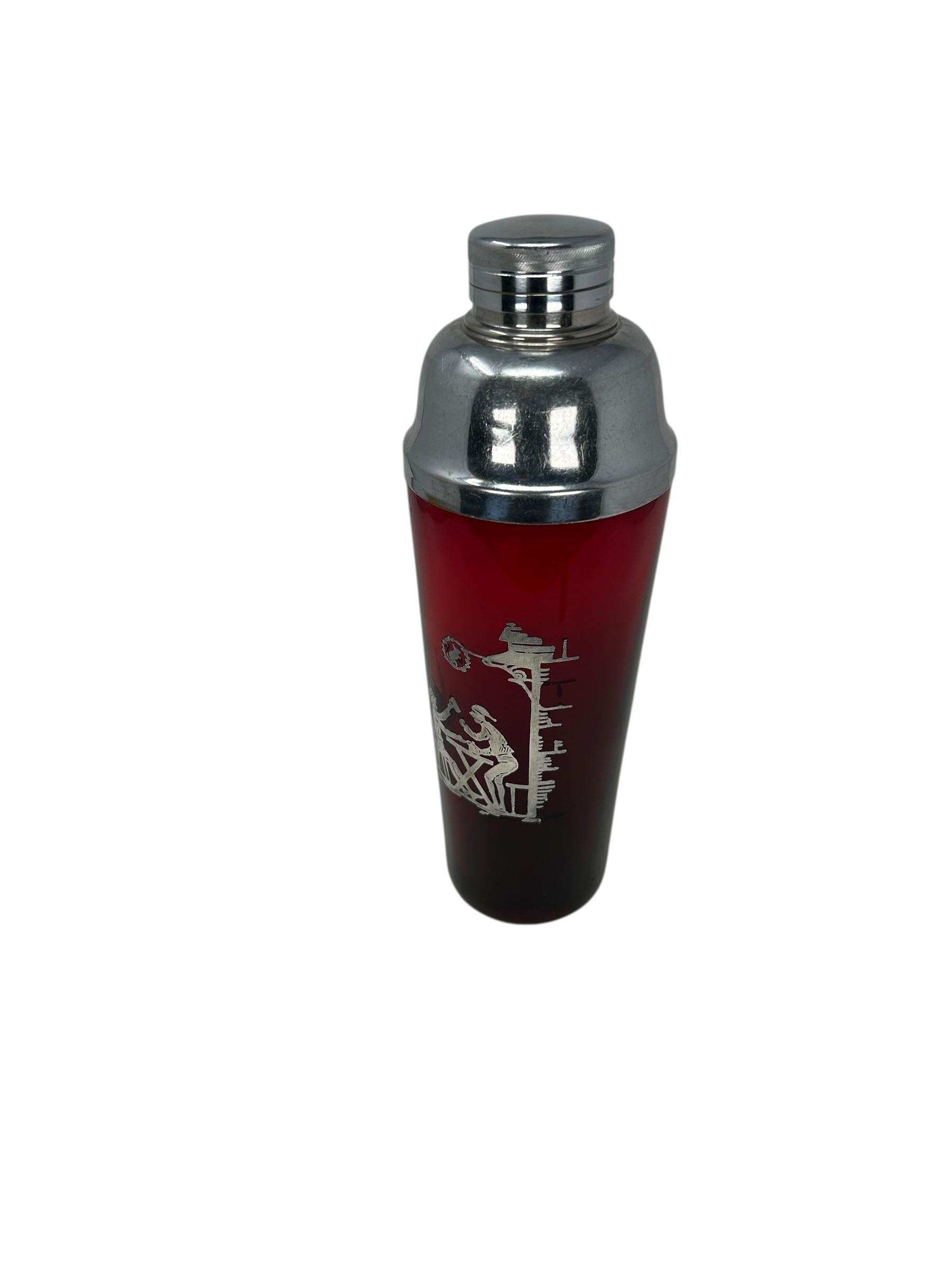 Américain Shakers à cocktail Art déco rouge rubis avec revêtement en argent en vente