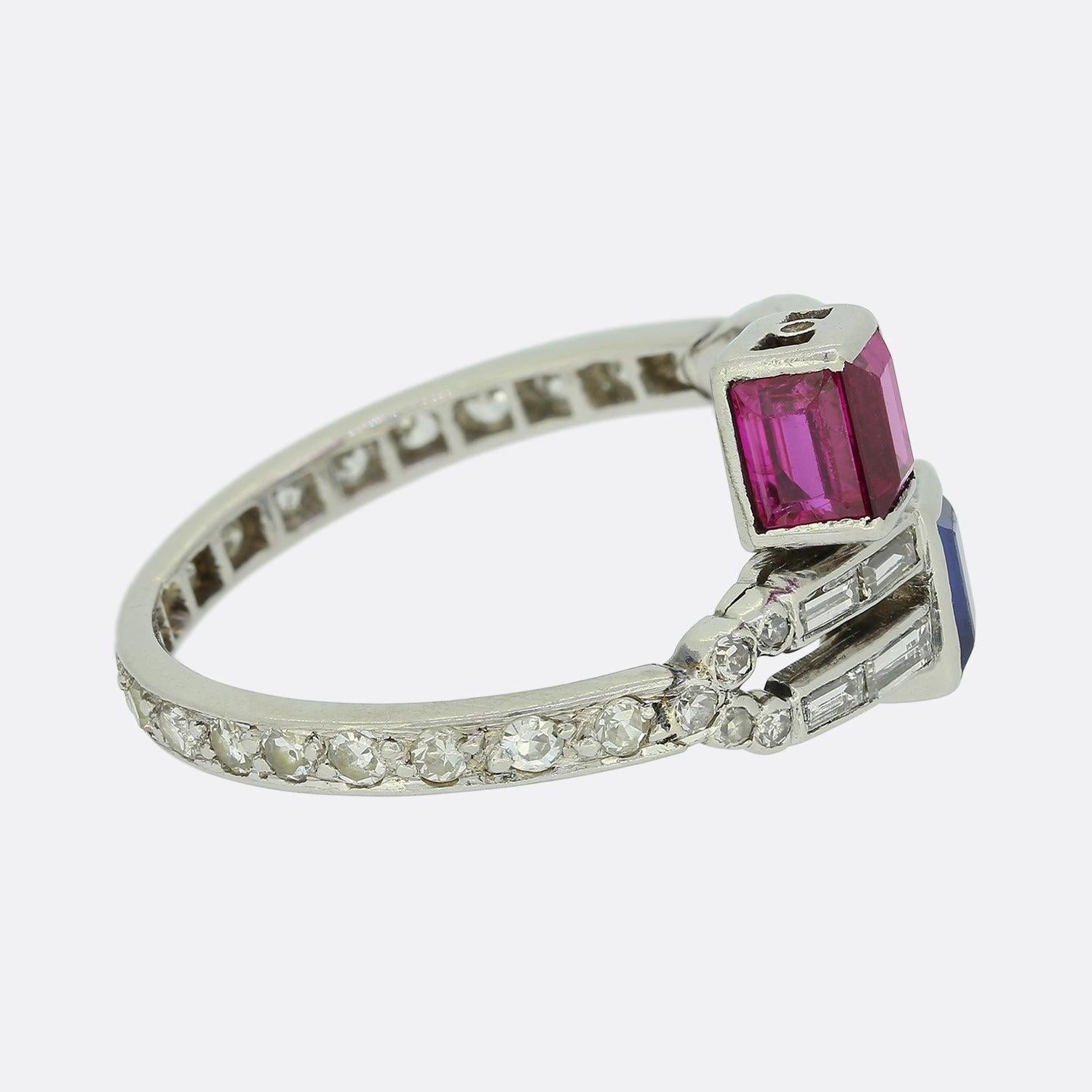 Art Deco Ring mit Rubin, Saphir und Diamant Toi Et Moi (Art déco) im Angebot