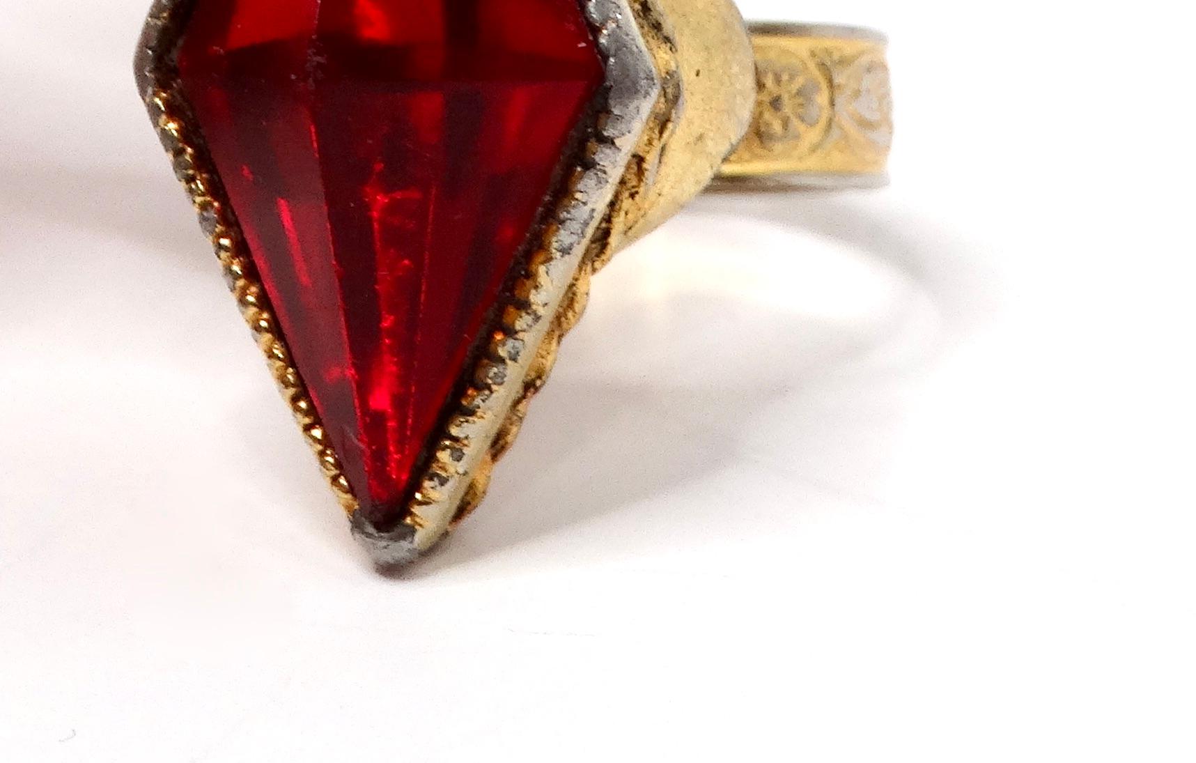 Women's or Men's Art Deco Ruby-Toned 14k Gold Plated Carved Detail Cocktail Ring For Sale