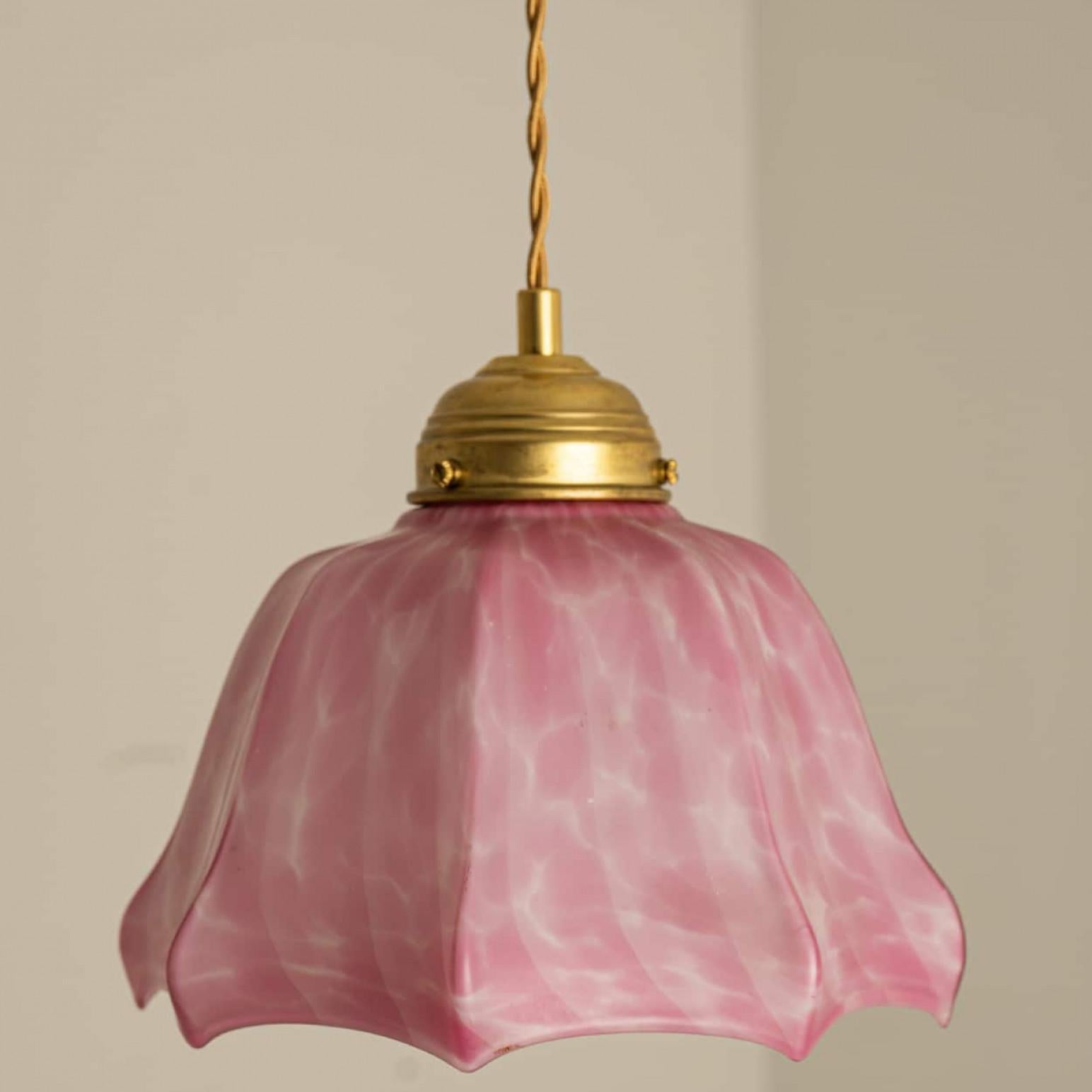 Art Deco Ruffled Murano Hand Blown Glass Pendant Pink Marbled, 1970 For Sale 4