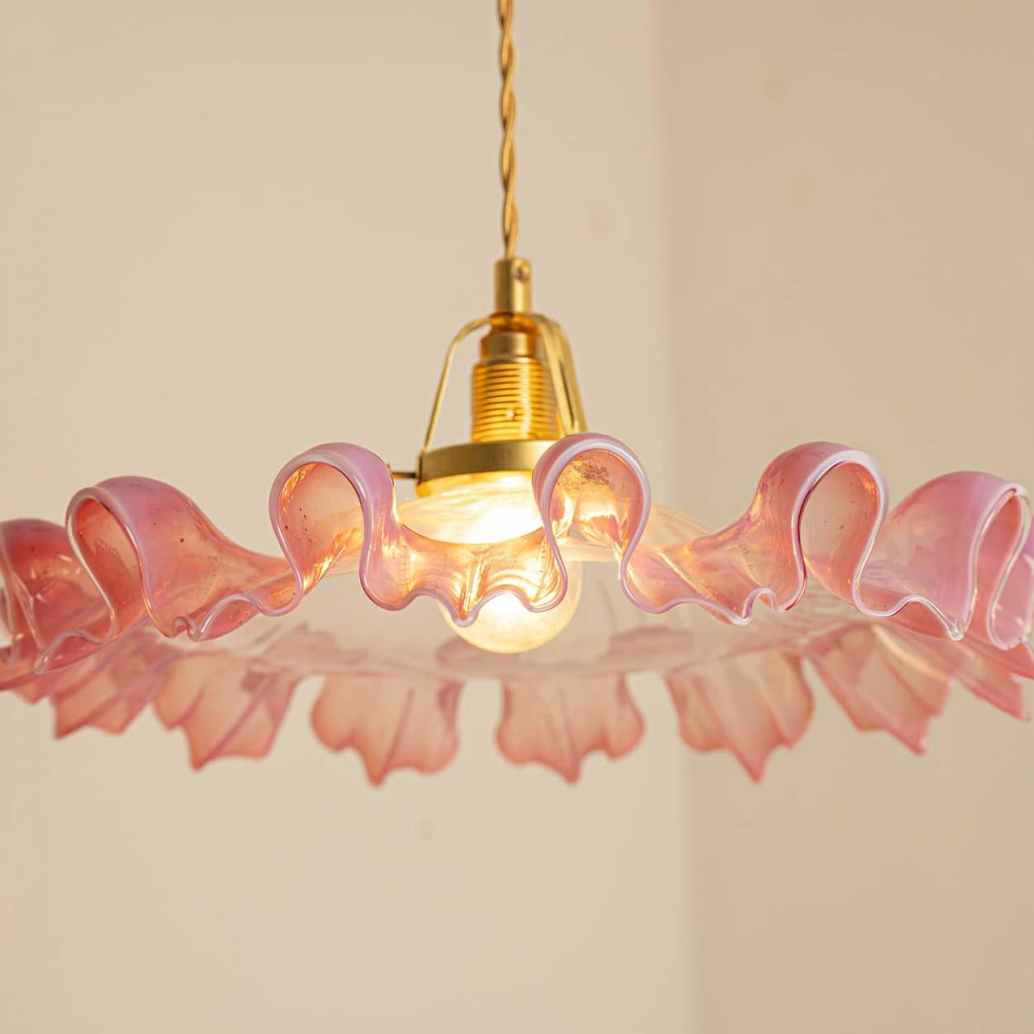 Ciondolo in vetro soffiato a mano di Murano Art Deco increspato Rosa trasparente, 1970 in vendita 3