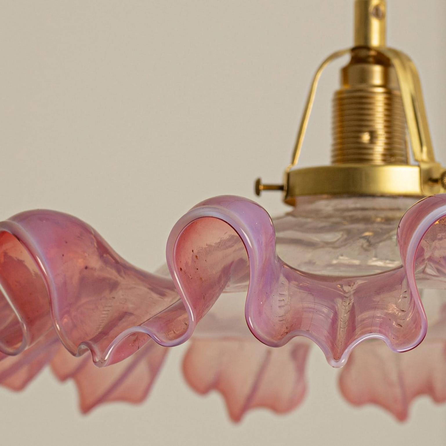 Italiano Ciondolo in vetro soffiato a mano di Murano Art Deco increspato Rosa trasparente, 1970