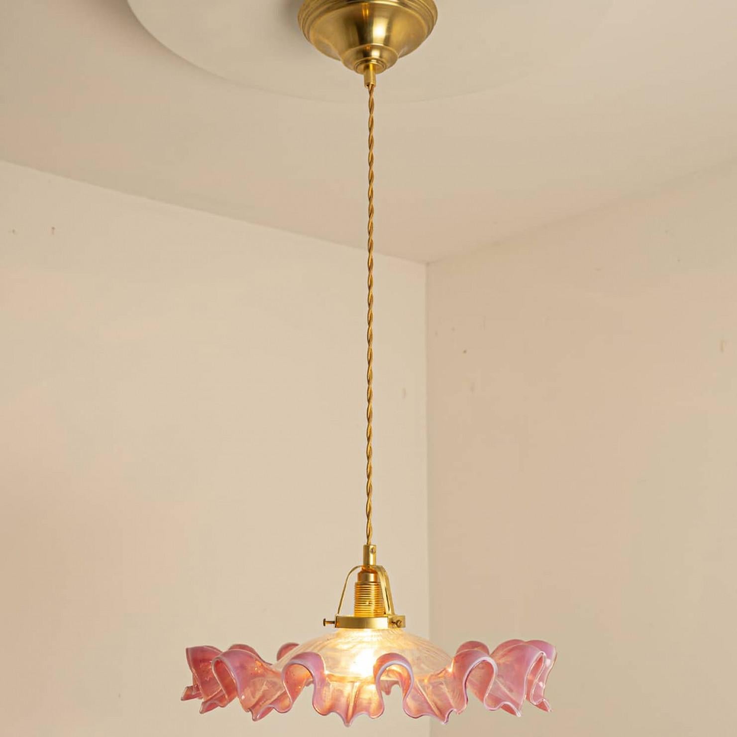 Ciondolo in vetro soffiato a mano di Murano Art Deco increspato Rosa trasparente, 1970 In condizioni buone in vendita a Rijssen, NL