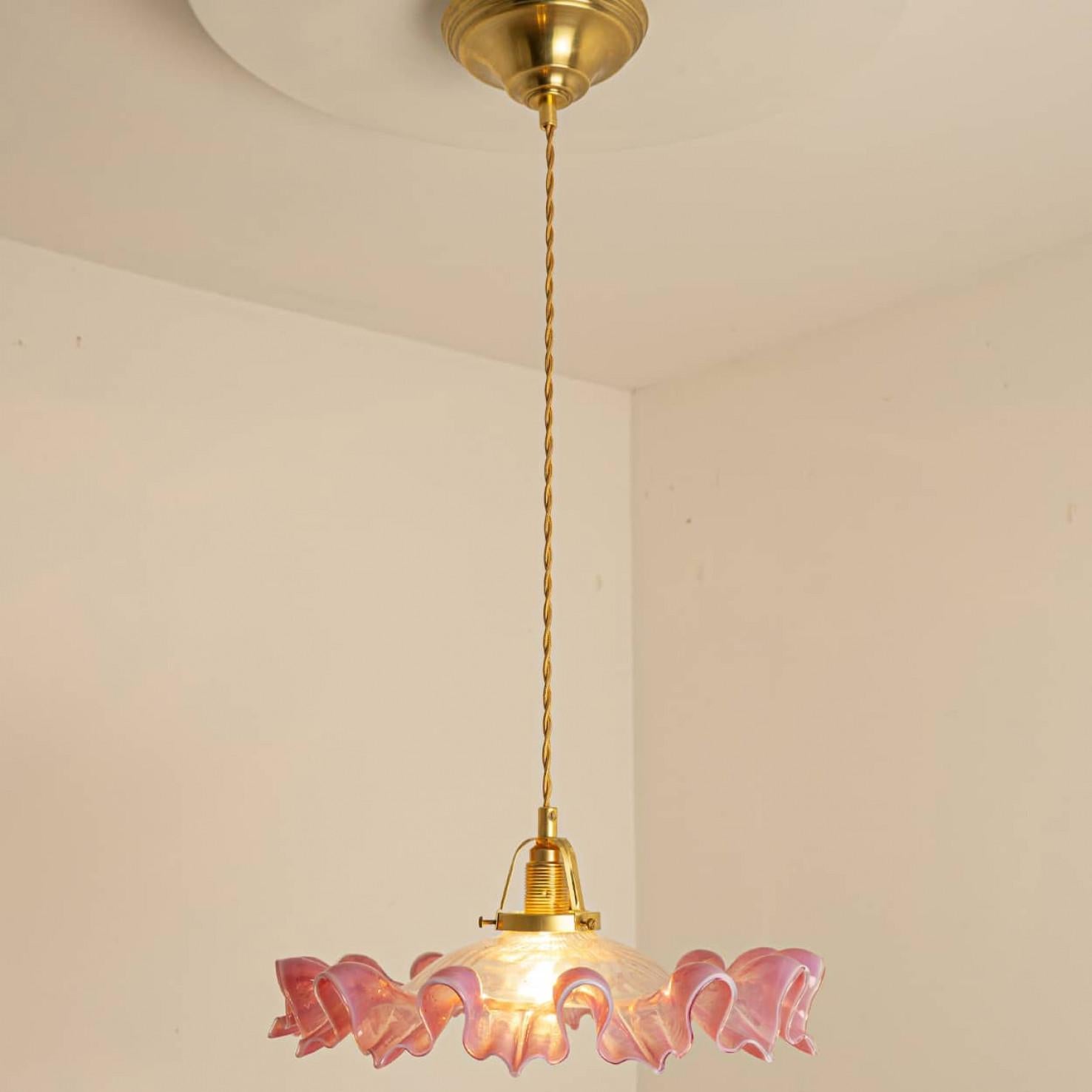 Fine XX secolo Ciondolo in vetro soffiato a mano di Murano Art Deco increspato Rosa trasparente, 1970 in vendita