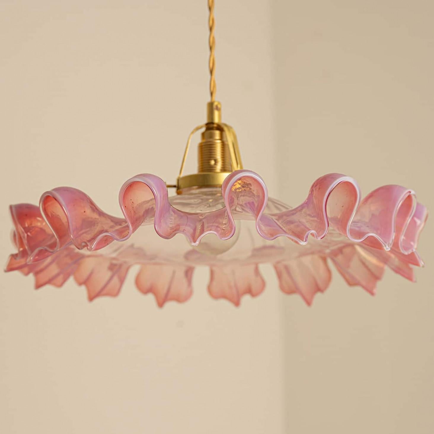 Vetro di Murano Ciondolo in vetro soffiato a mano di Murano Art Deco increspato Rosa trasparente, 1970 in vendita