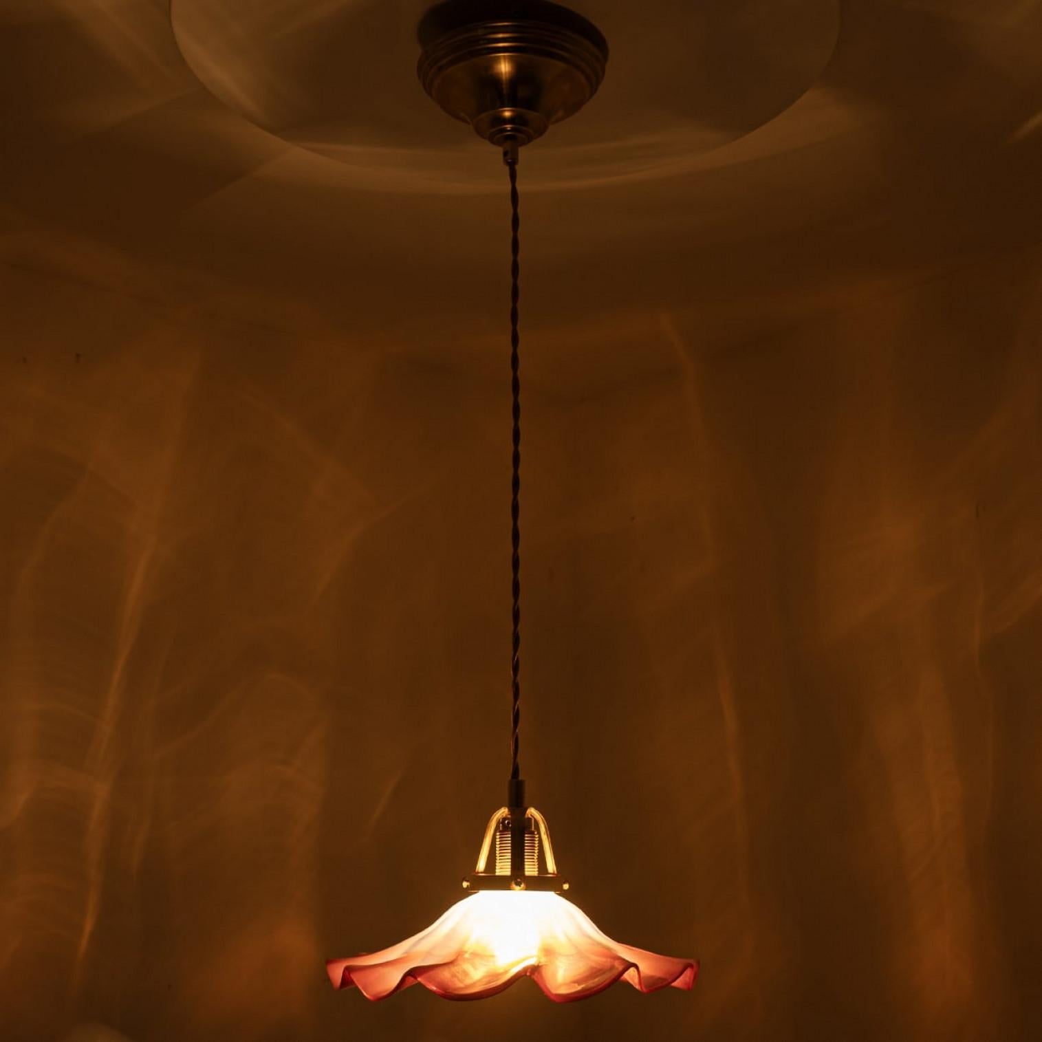 Art Deco geraffter Anhänger aus mundgeblasenem Murano-Glas Waved Pink, 1970 im Angebot 3