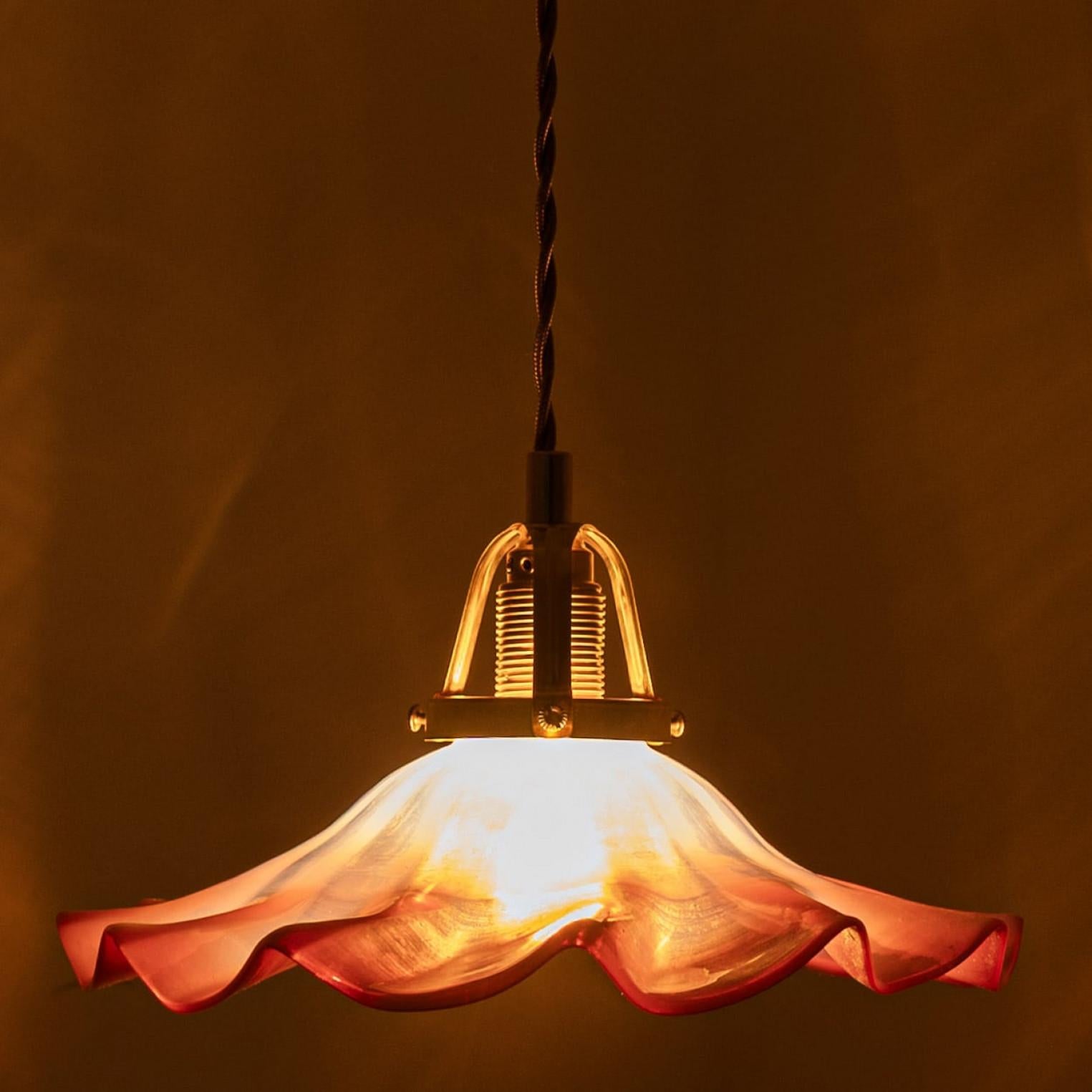 Art Deco geraffter Anhänger aus mundgeblasenem Murano-Glas Waved Pink, 1970 im Angebot 4