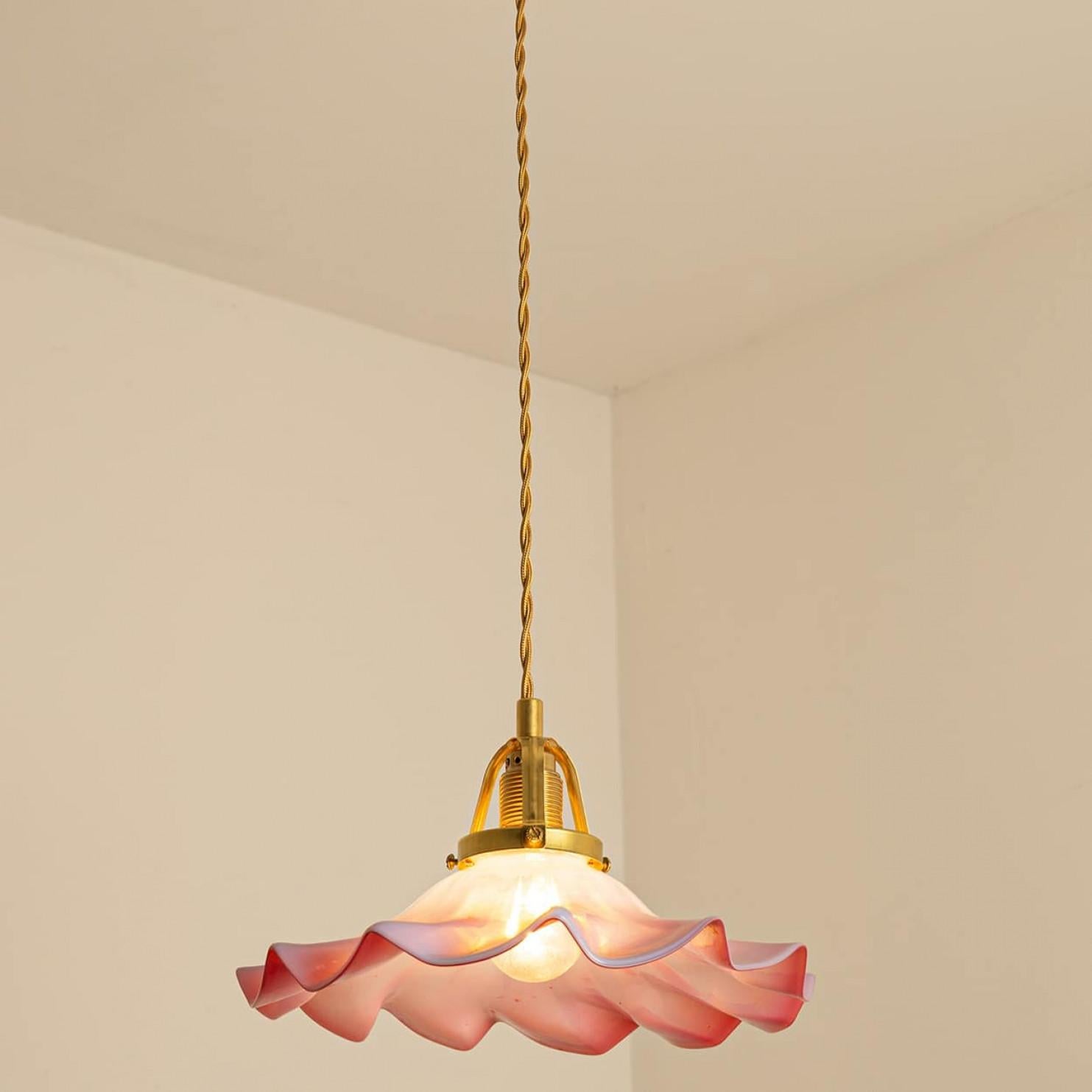 Art Deco geraffter Anhänger aus mundgeblasenem Murano-Glas Waved Pink, 1970 im Zustand „Gut“ im Angebot in Rijssen, NL