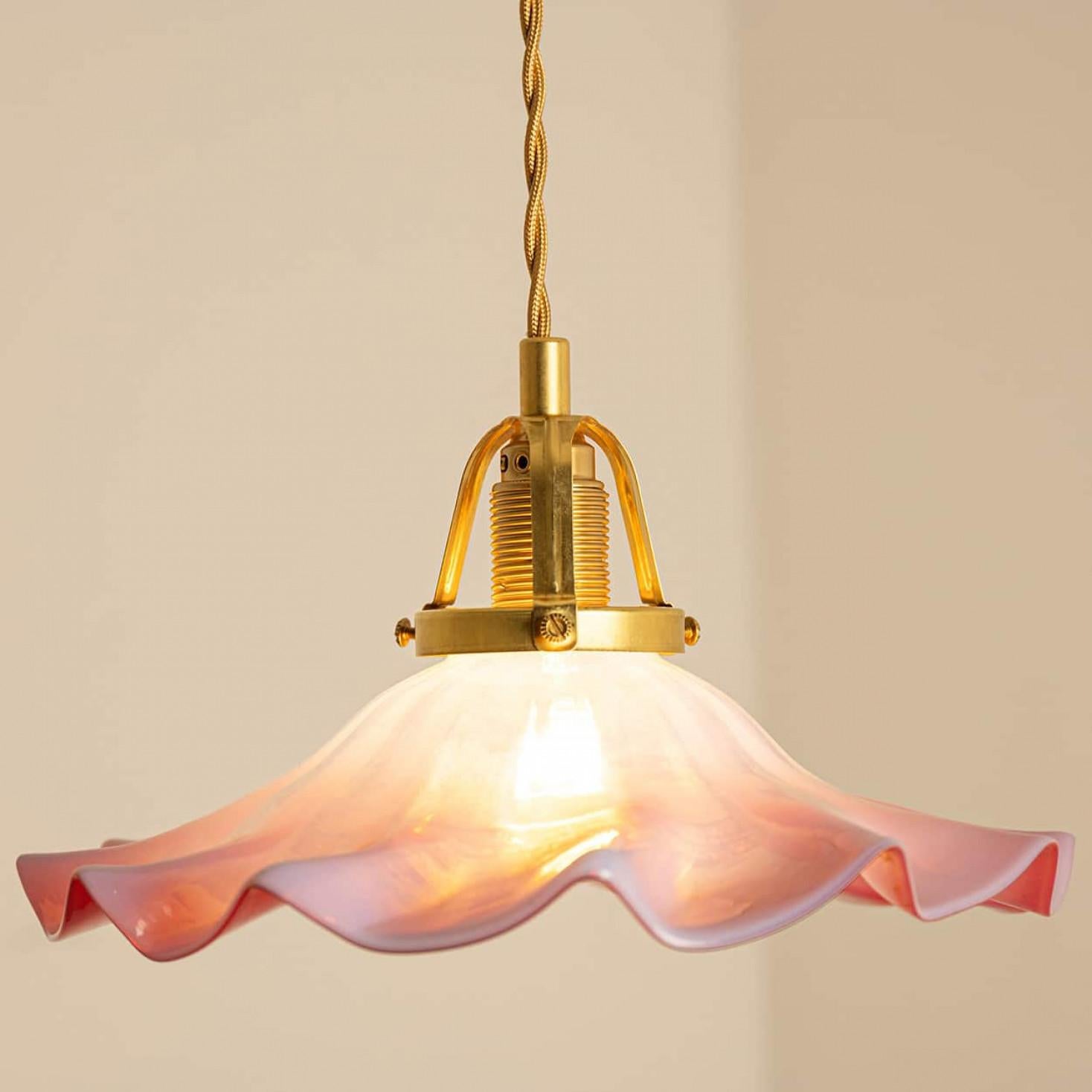 Ciondolo Art Deco in vetro soffiato a mano di Murano ondulato rosa, 1970 in vendita 1