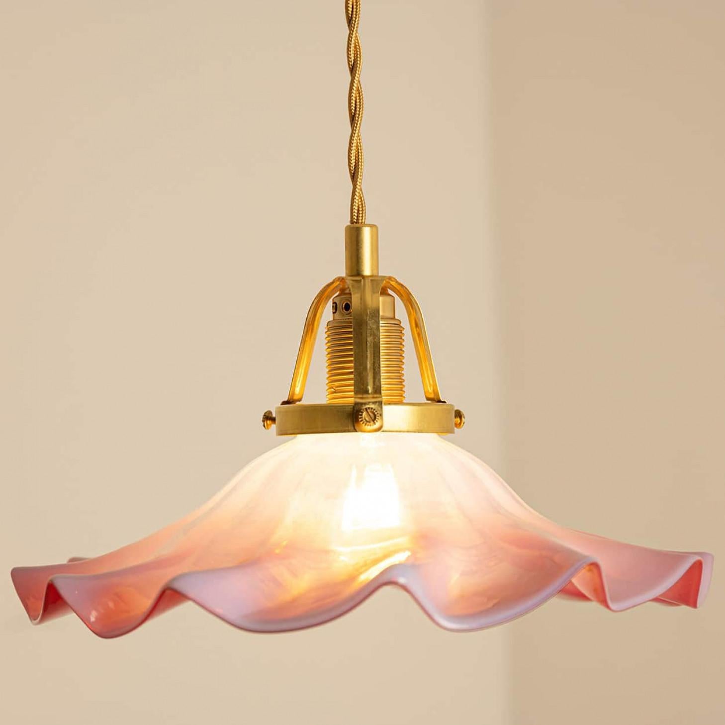 Ciondolo Art Deco in vetro soffiato a mano di Murano ondulato rosa, 1970 in vendita 1