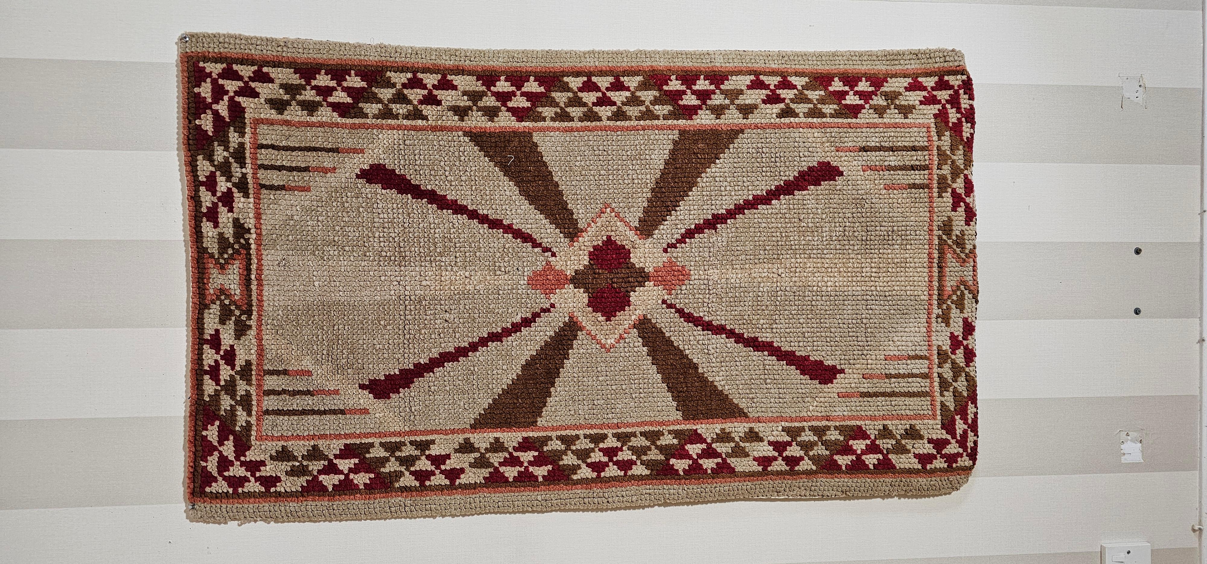 Tissé à la main Tapis Art Déco en vente