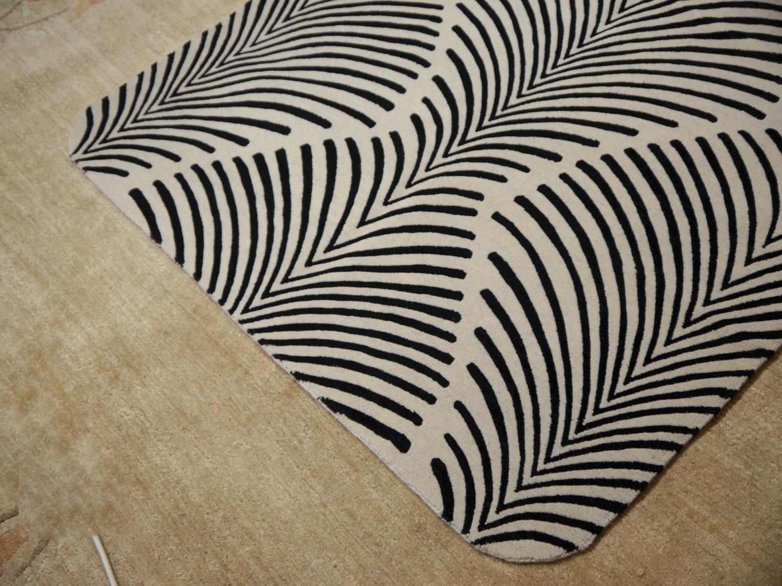 Art Deco Rug Hand Knotted in Style of Chinese Antique Design For Sale 4