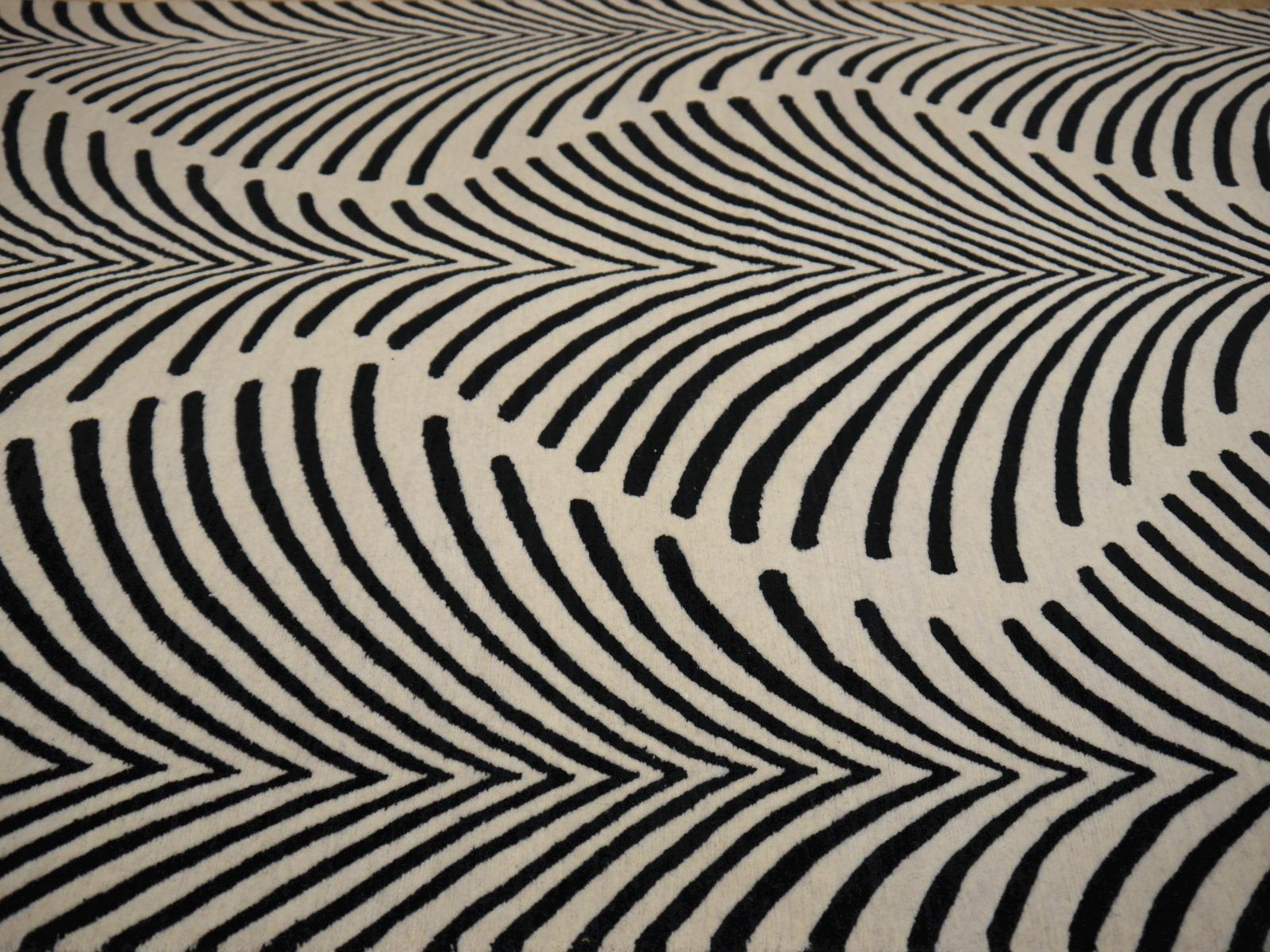 Art Deco Rug Hand Knotted in Style of Chinese Antique Design In New Condition For Sale In Lohr, Bavaria, DE