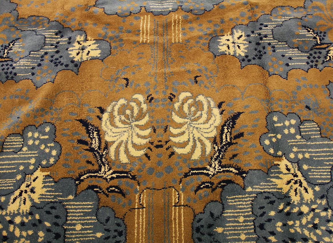 Dieser Art-Déco-Teppich mit türkischem, abstraktem Design ist die perfekte Lösung, um Ihrem Zuhause einen Hauch von Luxus zu verleihen. Das komplizierte Design und die schönen Farben werden Ihre Gäste sicher beeindrucken. Der Teppich ist außerdem