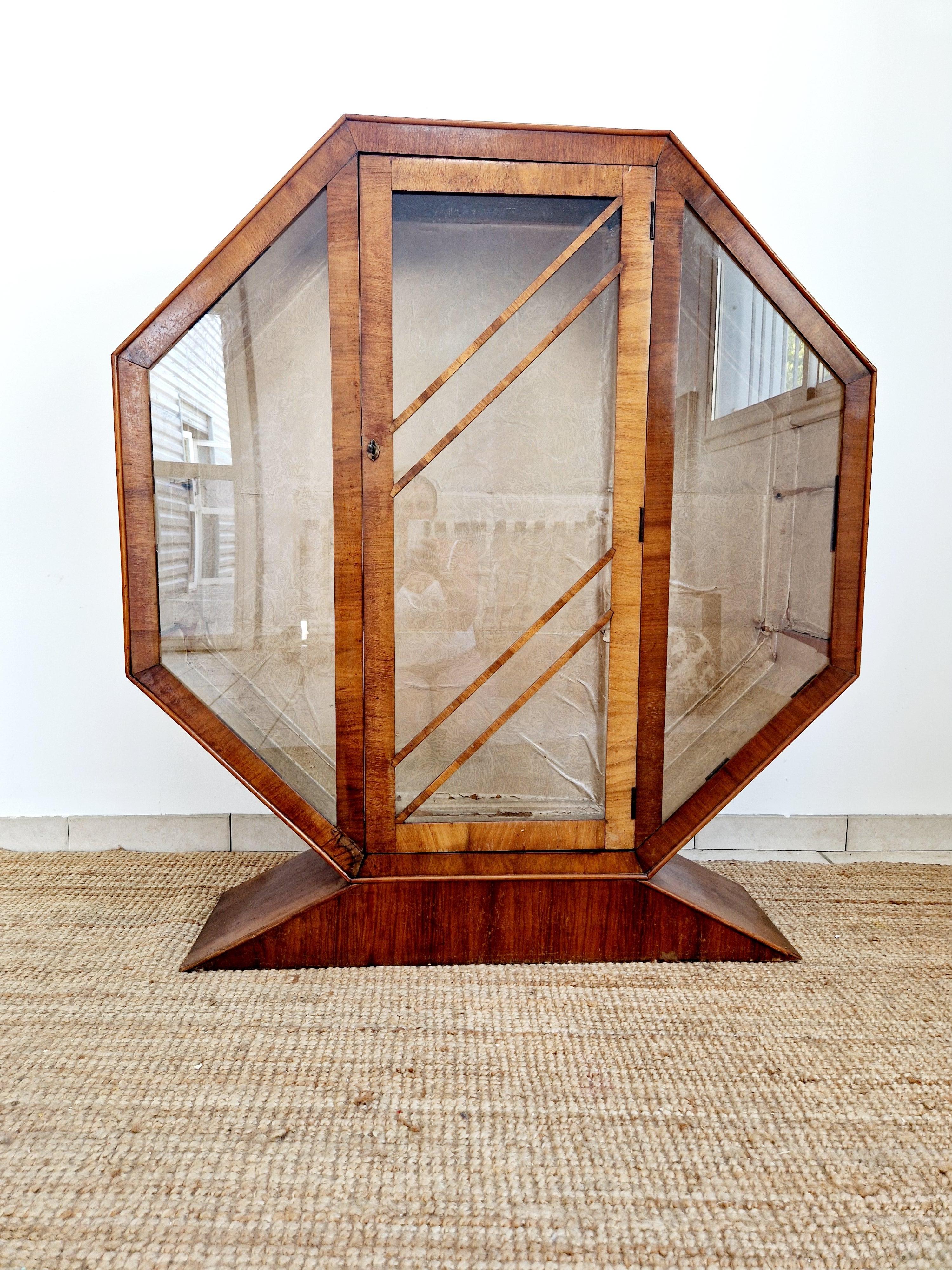 Art Deco Rurka Nussbaum Wurzelholz Vitrinenschrank im Angebot 4