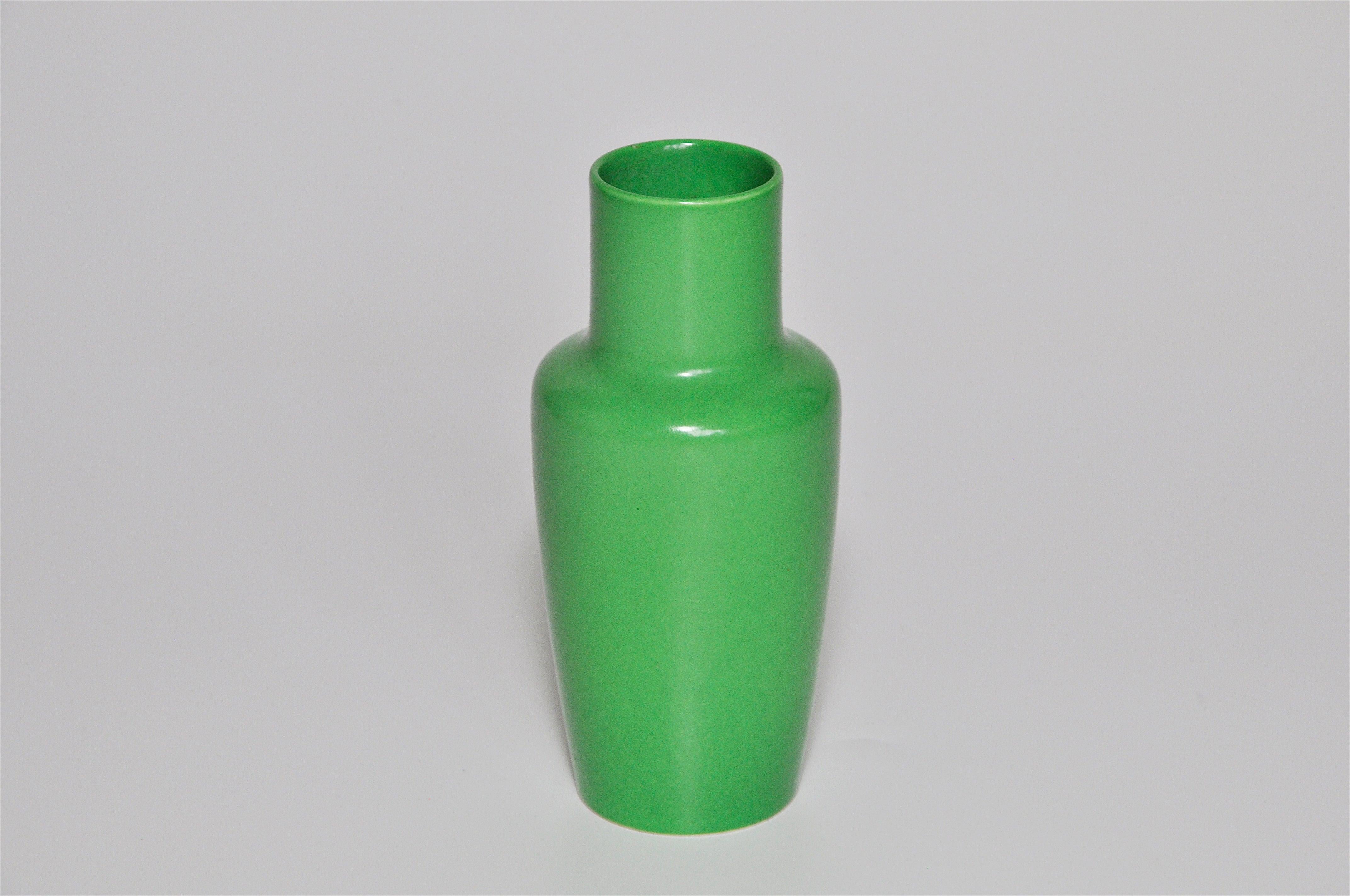 A stunning mono-color small vase in apple green with a semi-matte finish. Stamped with the marks ‘Ruskin’, ‘England’ and the date ‘1920’. The Ruskin Pottery was founded by William Howson Taylor who named it after John Ruskin, the prominent British