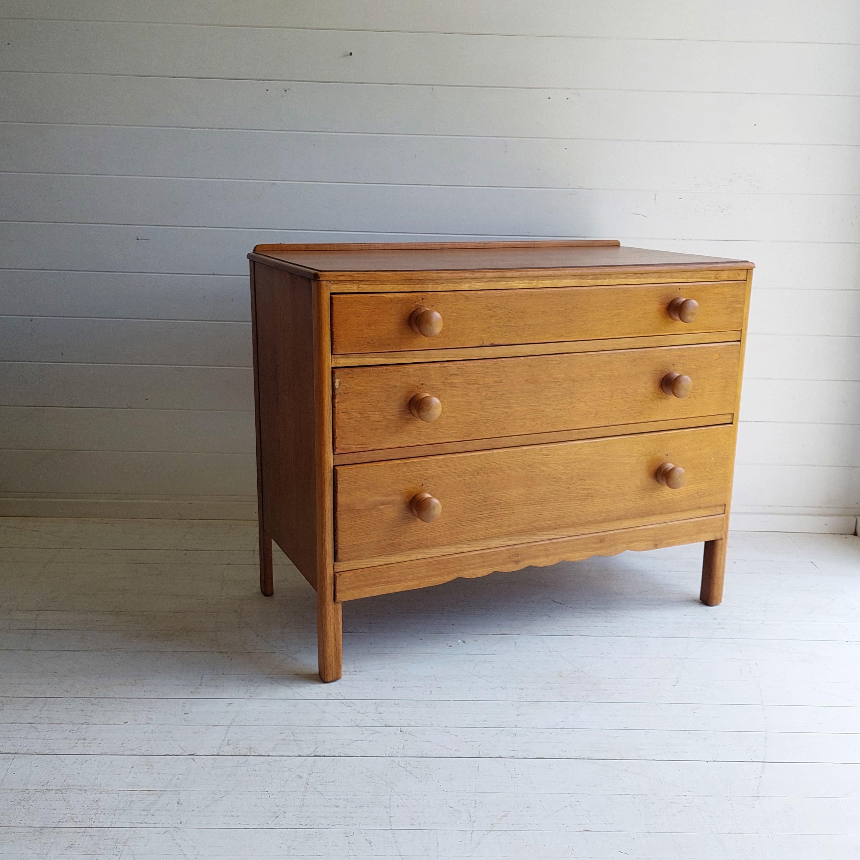 Art Deco Rustic Vintage ‘Utility’ Oak Chest of Drawers from Heals, 1940s In Good Condition In Leamington Spa, GB