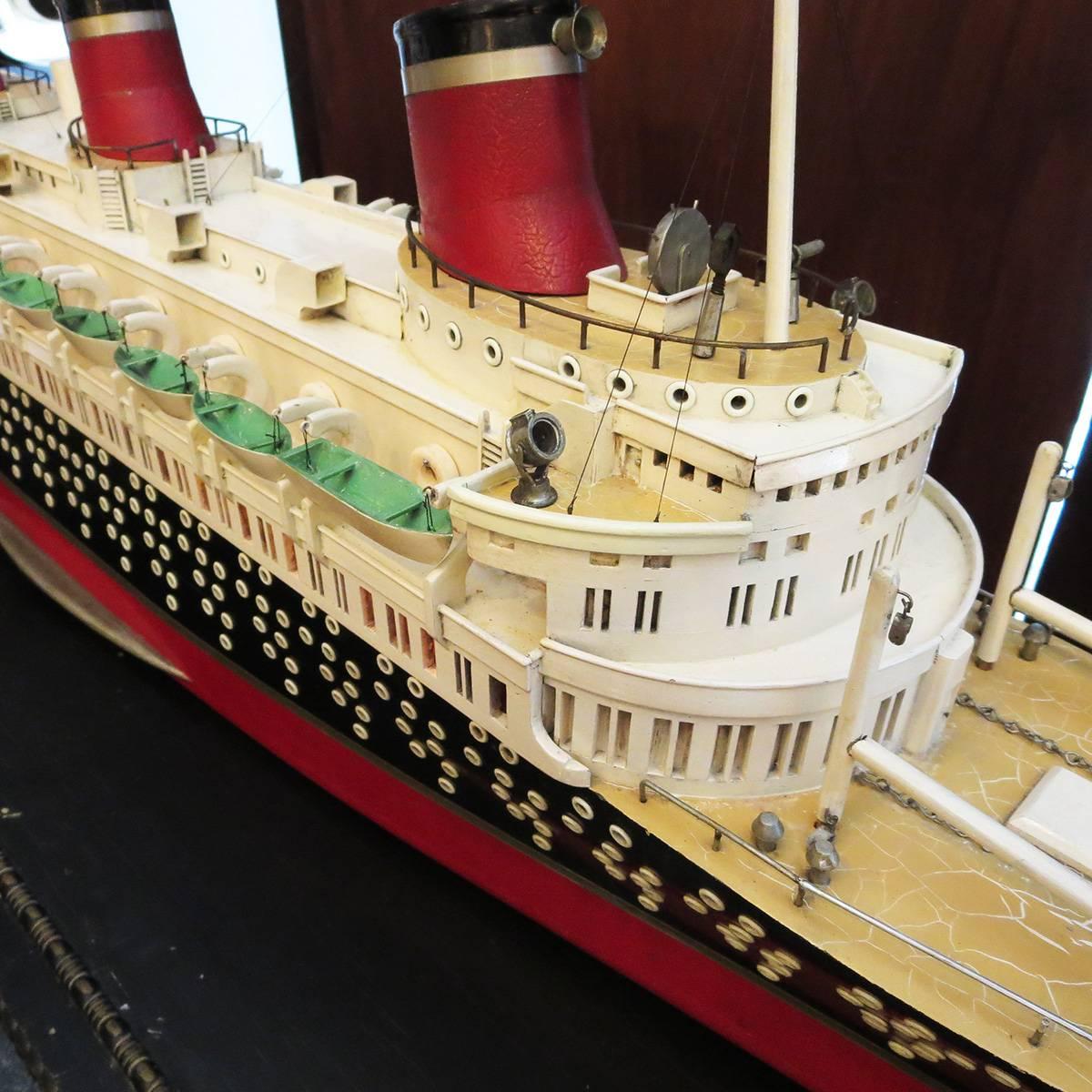 Peint Art déco S S Normandie Ocean Liner Travel Agency Display Model, circa 1935