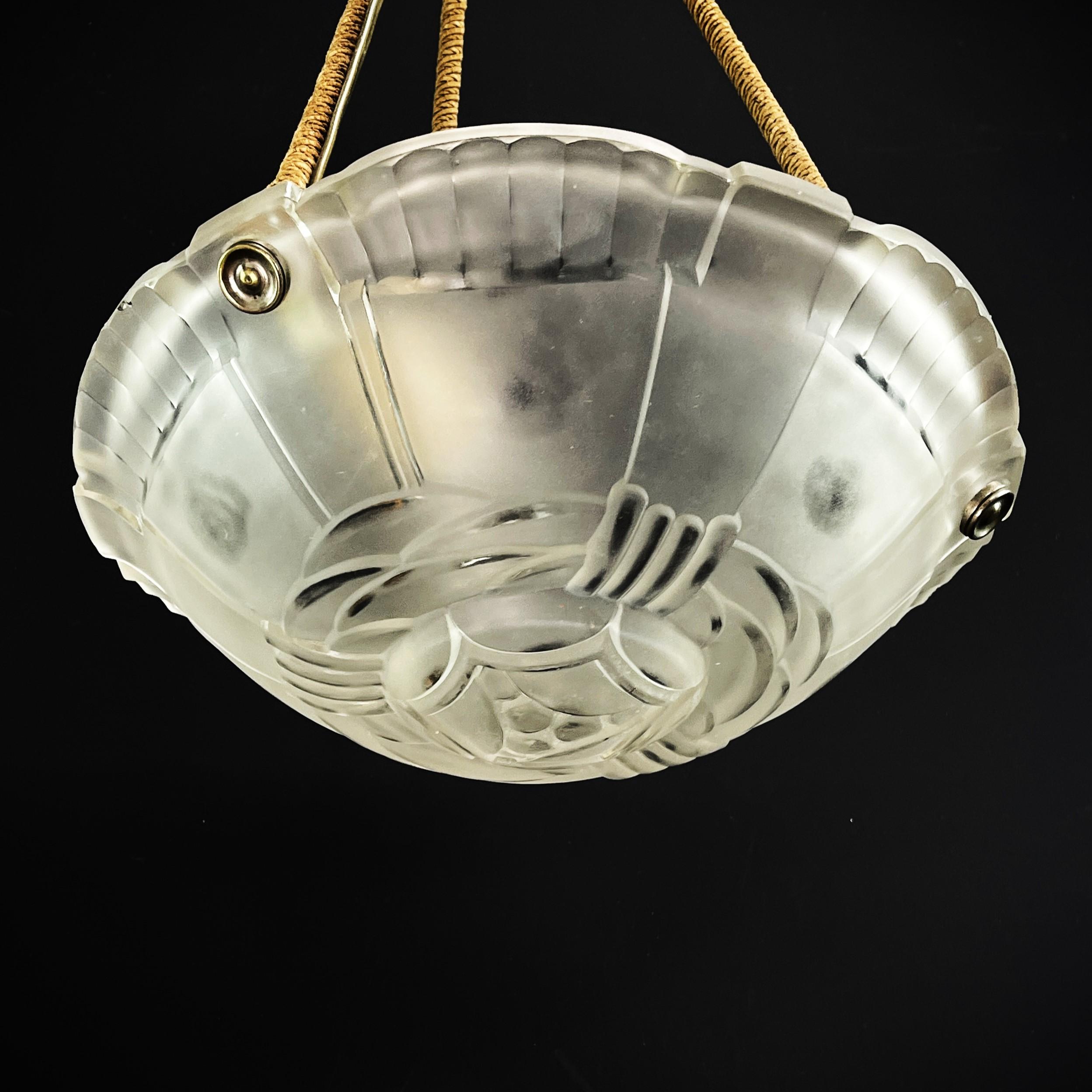 Francese ART DECO SABINO Paris, ciotola per lampada da soffitto, anni '30 in vendita