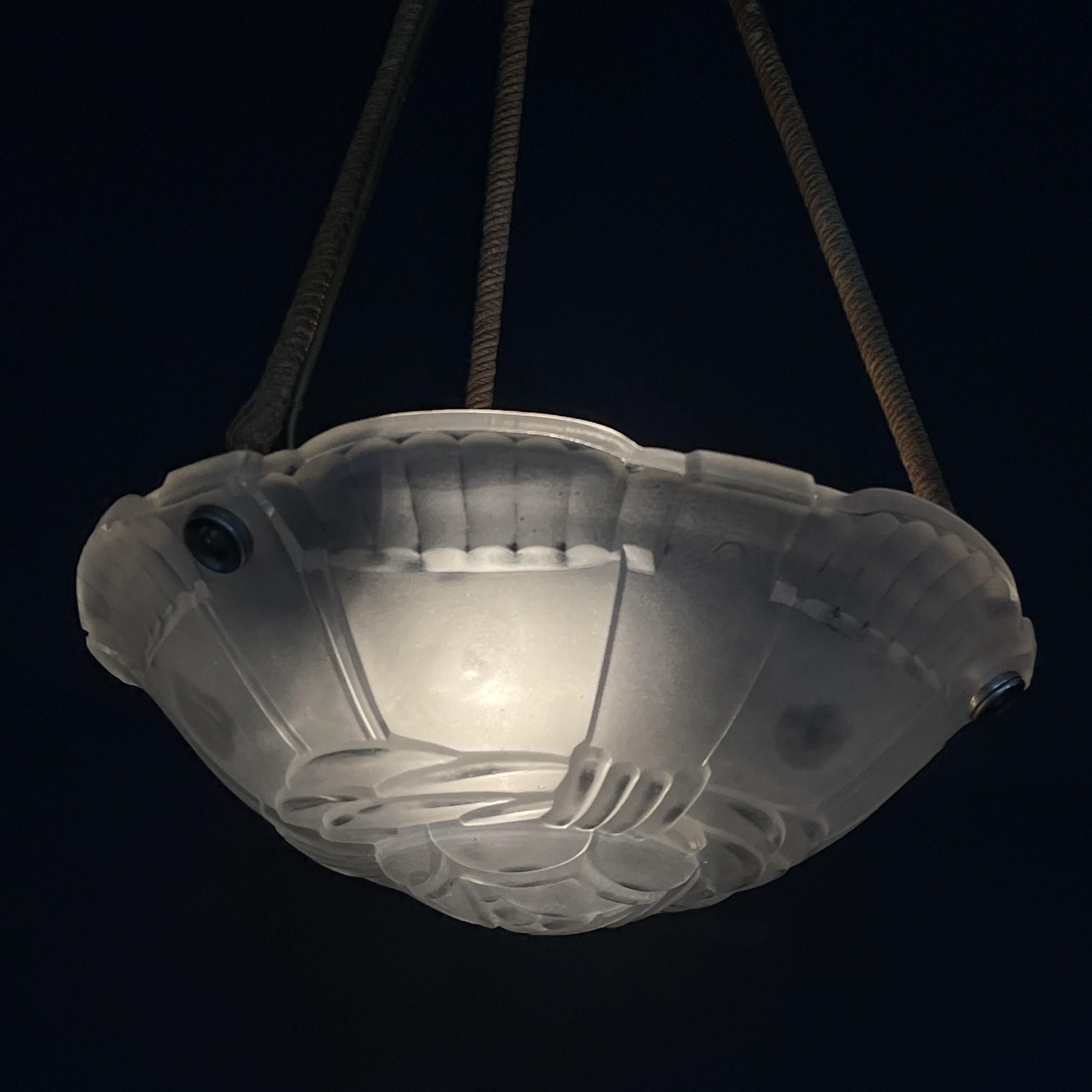 XX secolo ART DECO SABINO Paris, ciotola per lampada da soffitto, anni '30 in vendita