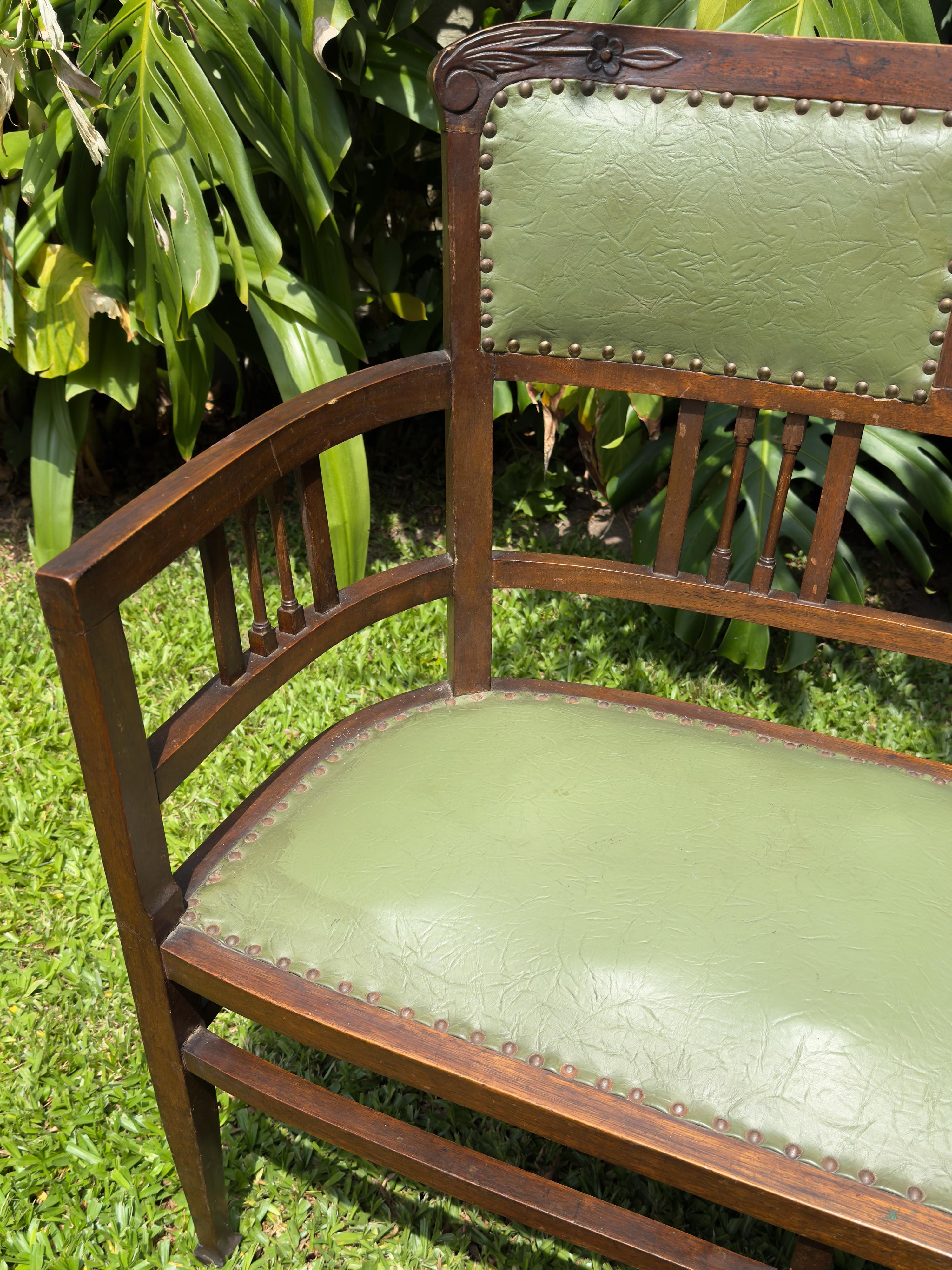 Canapé Art Decó de cuero verde, años 40 en venta 6