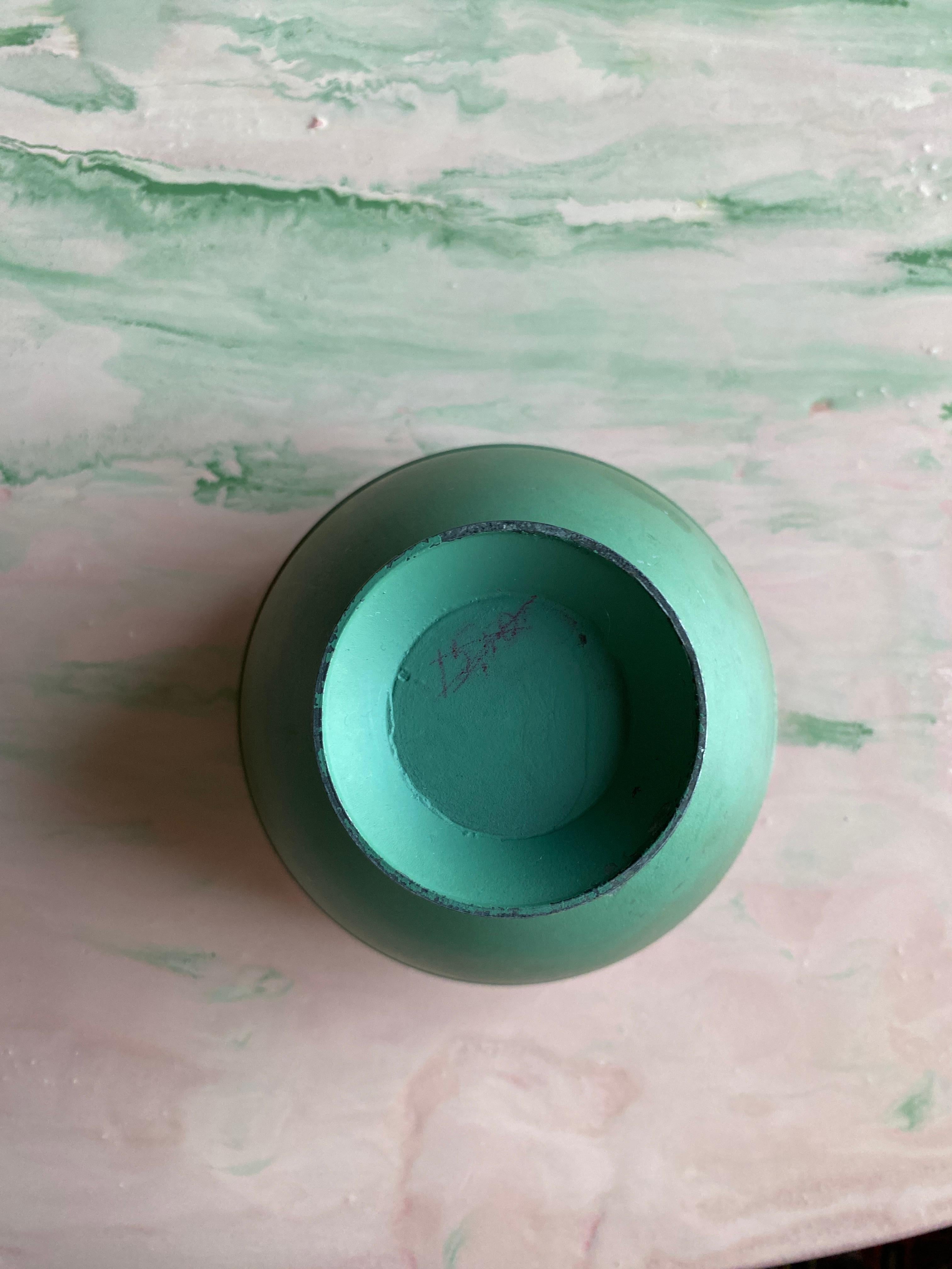 Vaso in metallo Art Deco Greene & Greene Attribuito a Sonja Katzin, Stjärnmetall, anni '40 in vendita 3