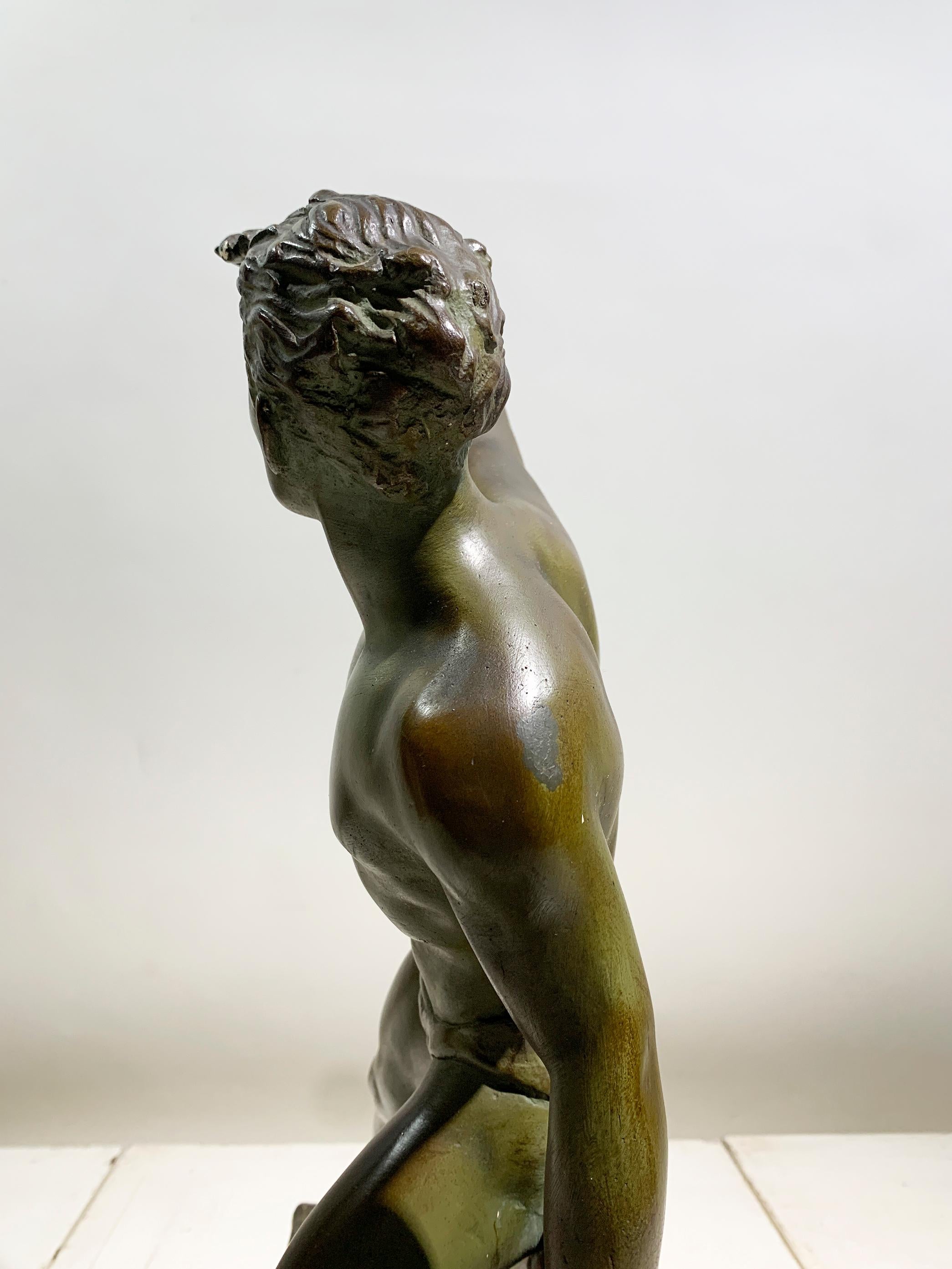 Sculpture Art Déco en bronze patiné signée 