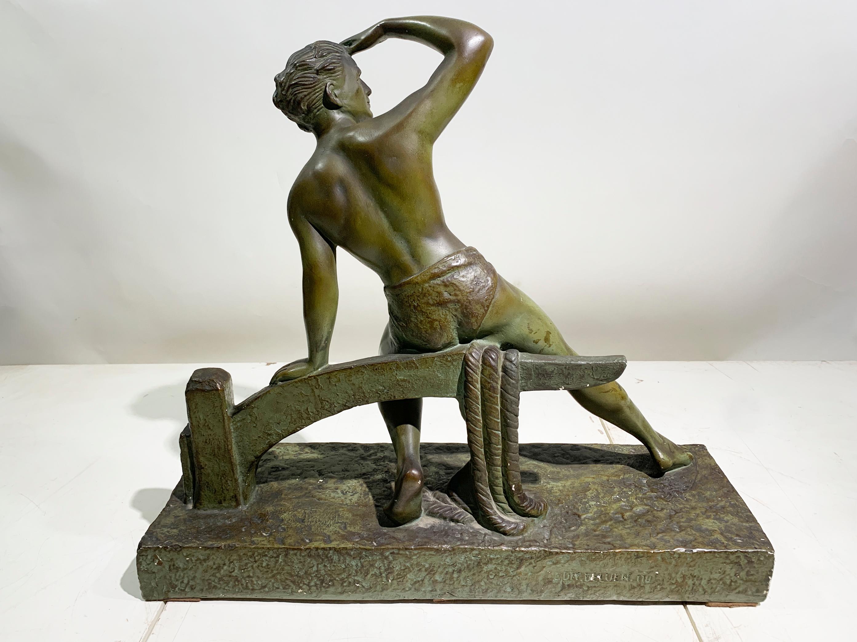 20ième siècle Sculpture Art Déco en bronze patiné signée 