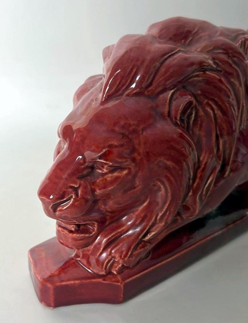 León francés de cerámica esmaltada roja Art Déco Saint Clément en venta 2