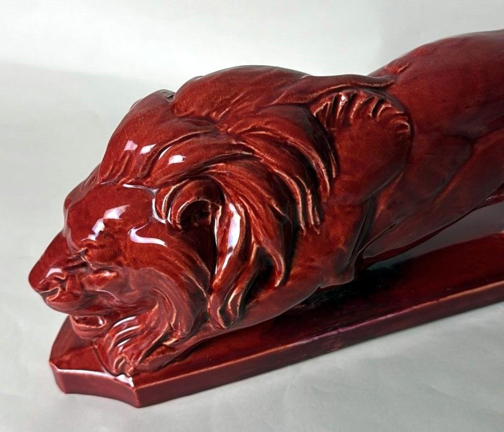León francés de cerámica esmaltada roja Art Déco Saint Clément en venta 3
